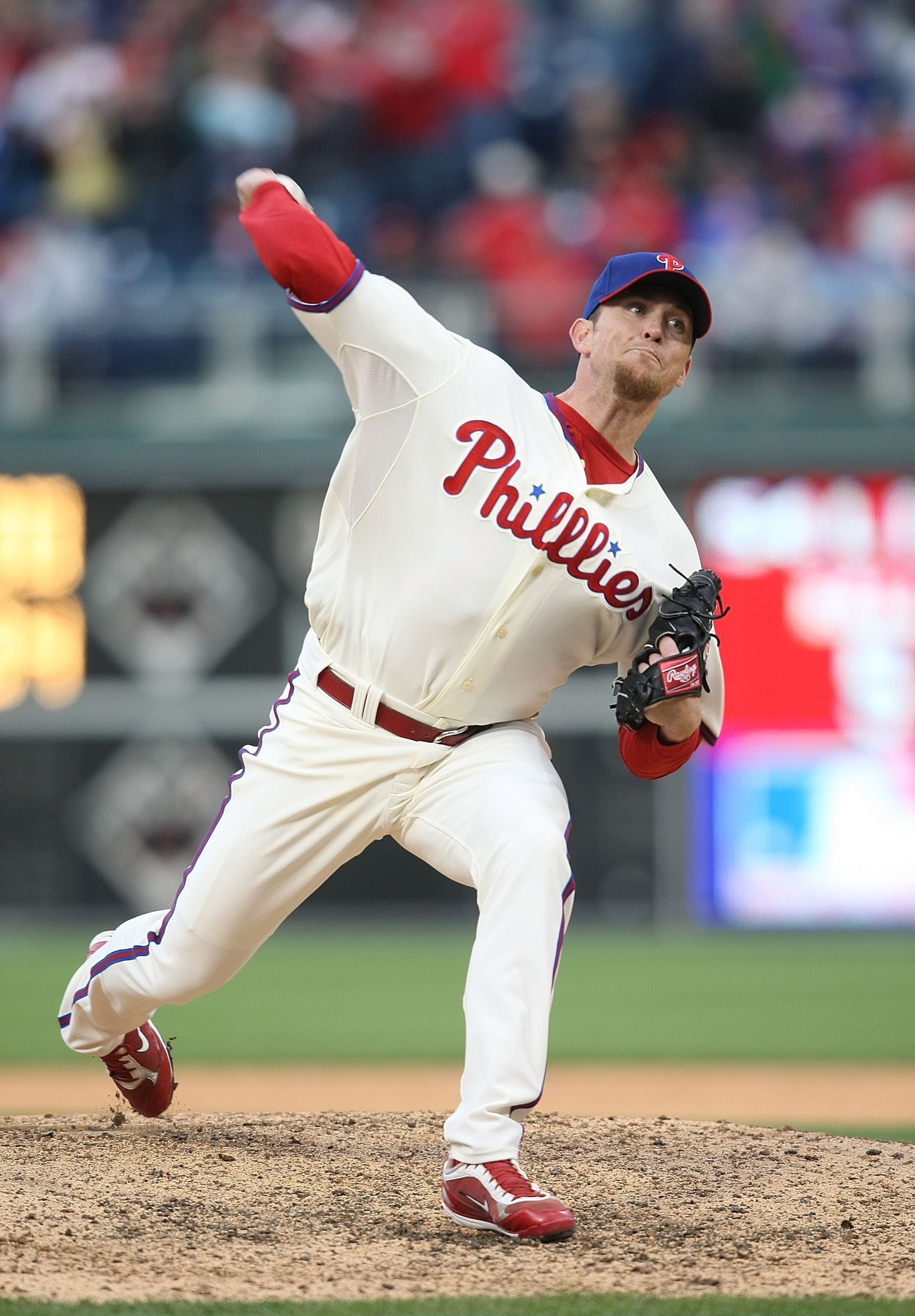PHILADELPHIA - APRIL 08:  Brad Lidge #54 of the Philadelphia Phillies pitches against the Atlanta Braves at Citizens Bank Park on April 8, 2009 in Philadelphia, Pennsylvania.  (Photo by Nick Laham/Getty Images)