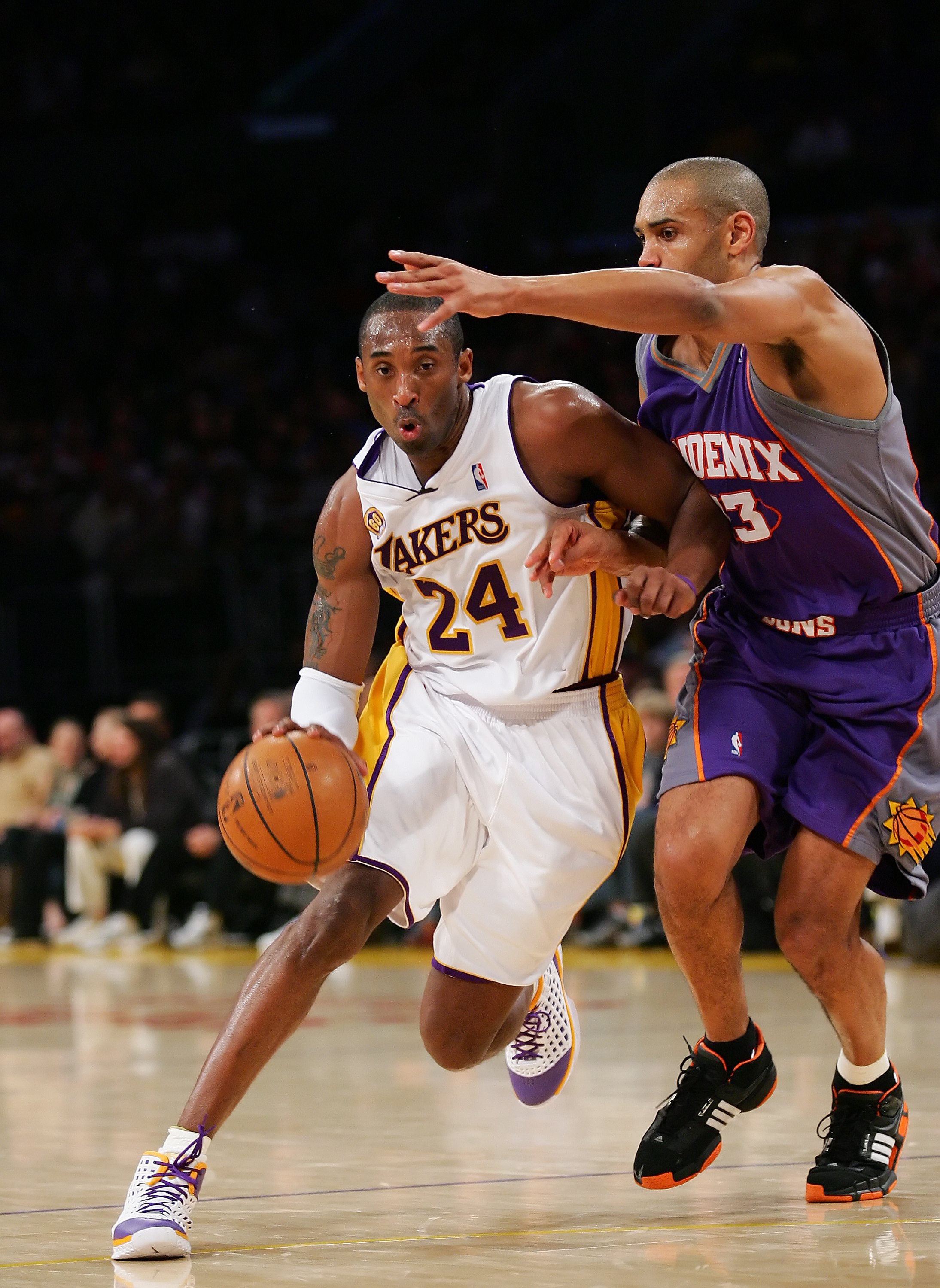 LOS ANGELES, CA - DECEMBER 25:   Kobe Bryant #24 of the Los Angeles Lakers drives against Grant Hill #33 of the Phoenix Suns at Staples Center on December 25, 2007 in Los Angeles, California.  NOTE TO USER: User expressly acknowledges and agrees that, by 