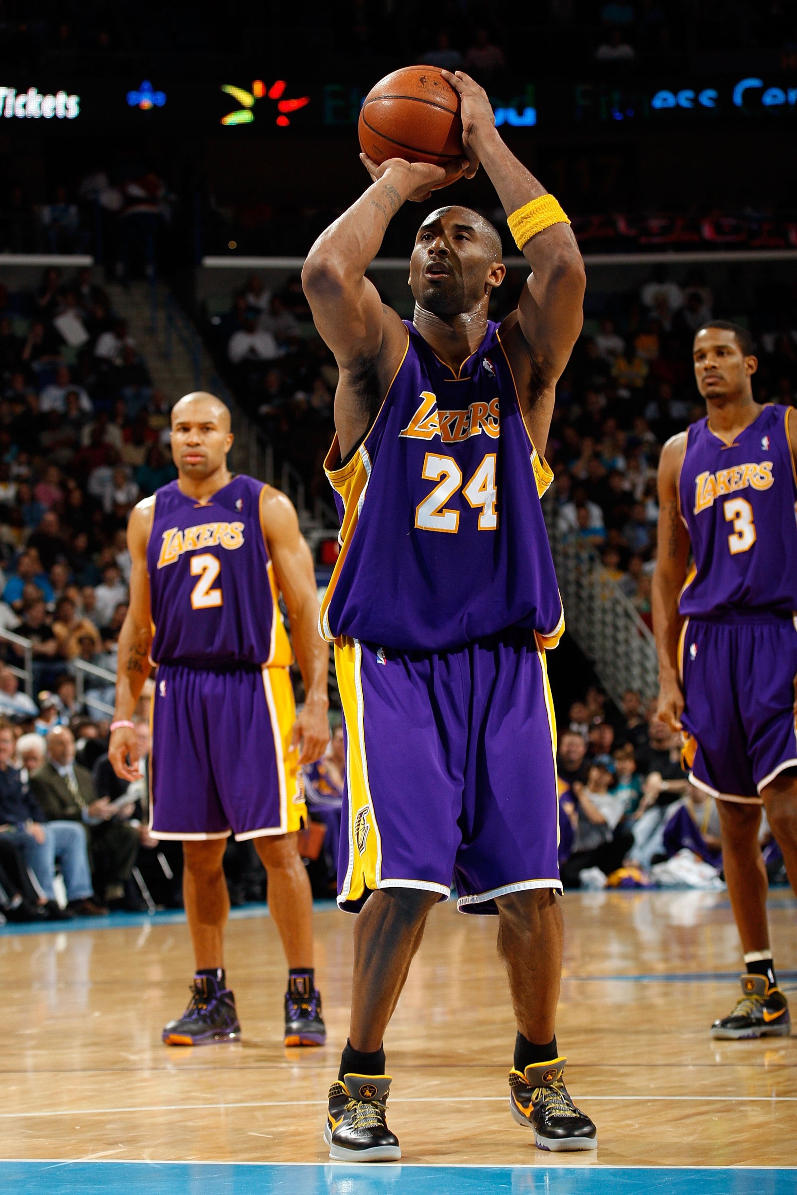 NEW ORLEANS - DECEMBER 23:  Kobe Bryant #24 of the Los Angeles Lakers shoots a free throw against the New Orleans Hornets on December 23, 2008 at the New Orleans Arena in New Orleans, Louisiana.  NOTE TO USER: User expressly acknowledges and agrees that, 