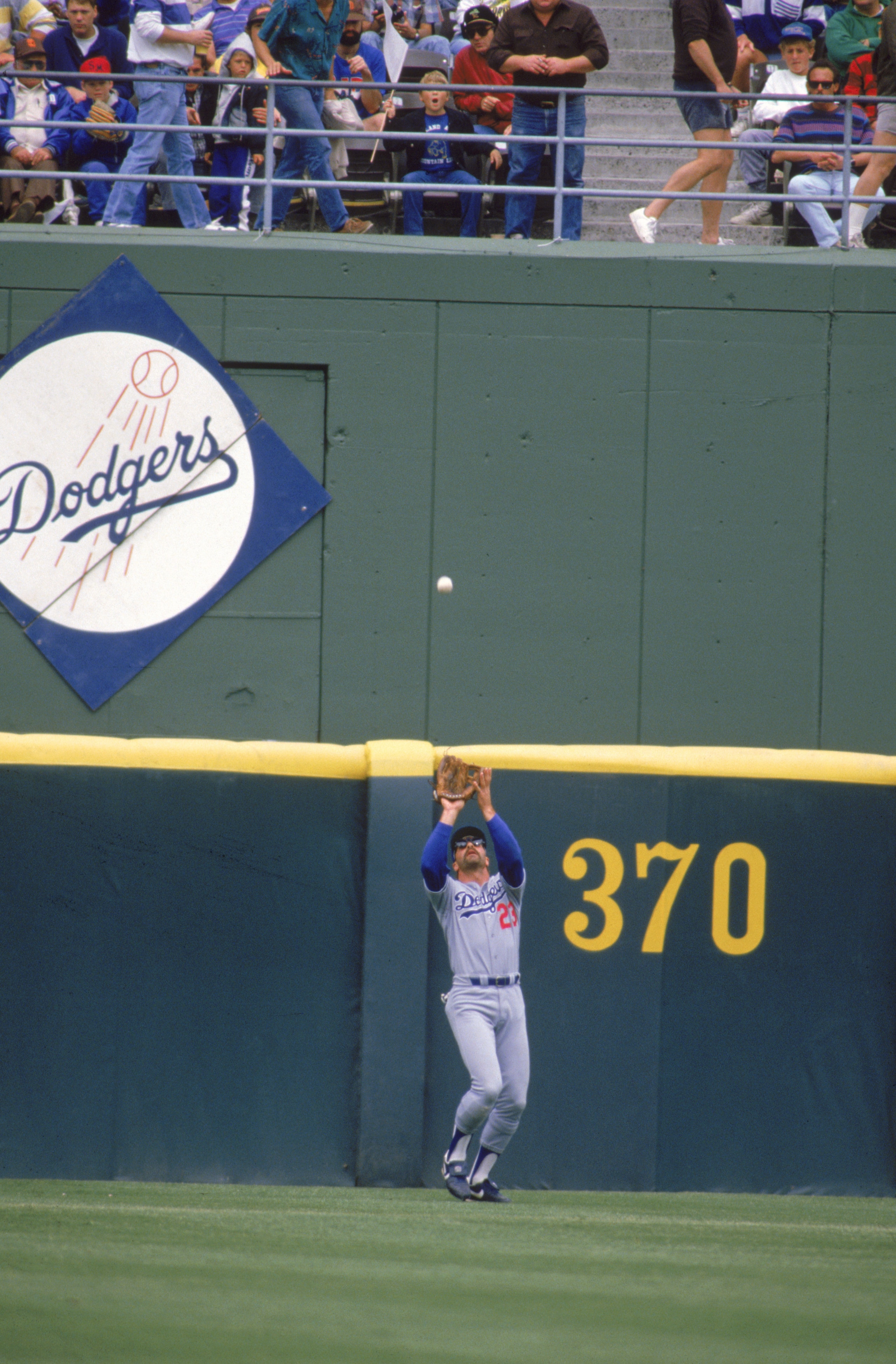 SAN DIEGO - 1988: Kirk Gibson #23 of the Los Angeles Dodgers gets under a fly ball during a 1988 game against the San Diego Padres at Jack Murphy Stadium in San Diego, California. (Photo by Rick Stewart/Getty Images) SAN DIEGO - 1988: Kirk Gibson #23 of the Los Angeles Dodgers gets under a fly ball during a 1988 game against the San Diego Padres at Jack Murphy Stadium in San Diego, California. (Photo by Rick Stewart/Getty Images)