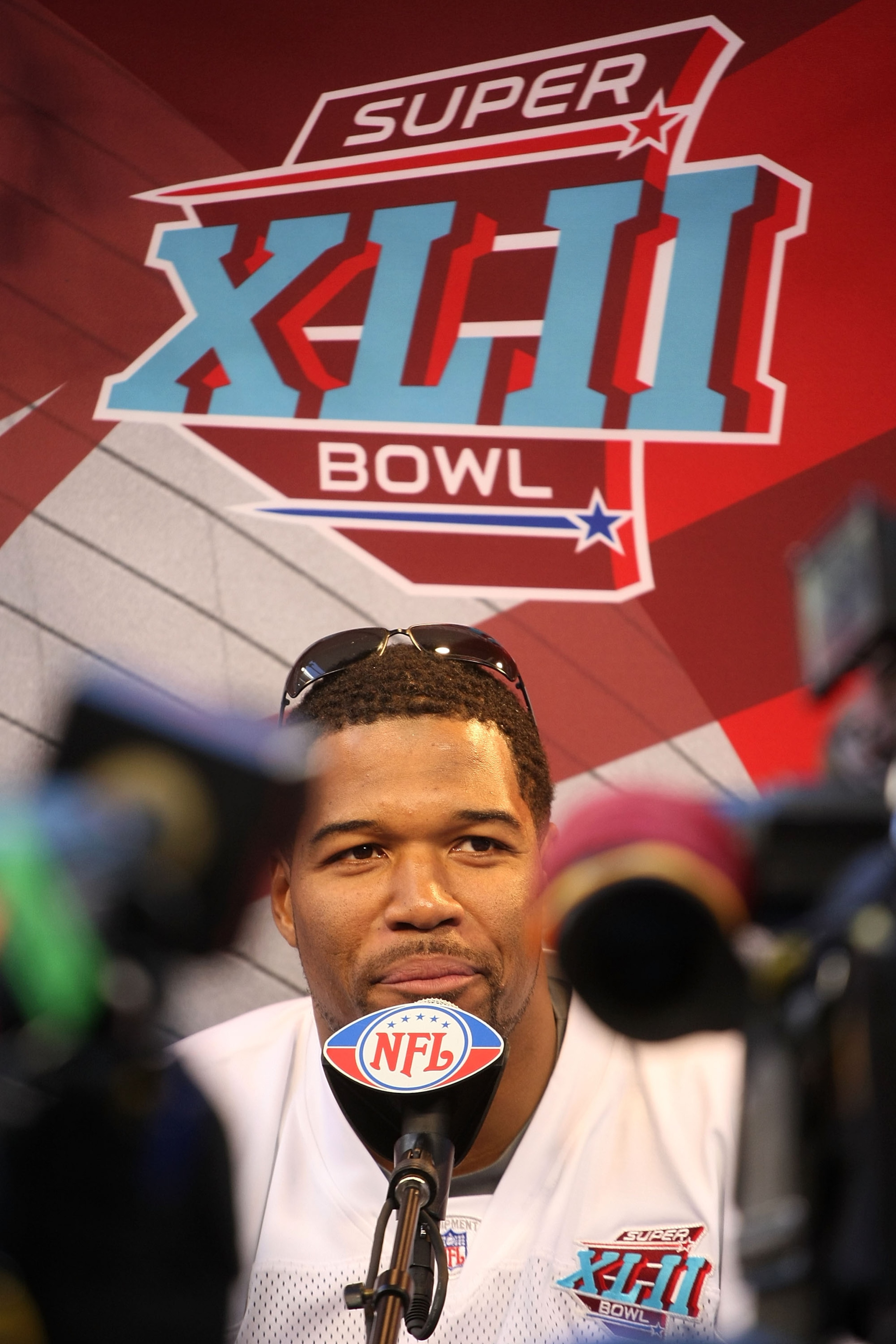 GLENDALE, AZ - JANUARY 29:  Defensive end Michael Strahan #92 of the New York Giants speaks during Giants media day for Super Bowl XLII at University of Phoenix Stadium on January 29, 2008 in Glendale, Arizona.  (Photo by Scott Halleran/Getty Images)