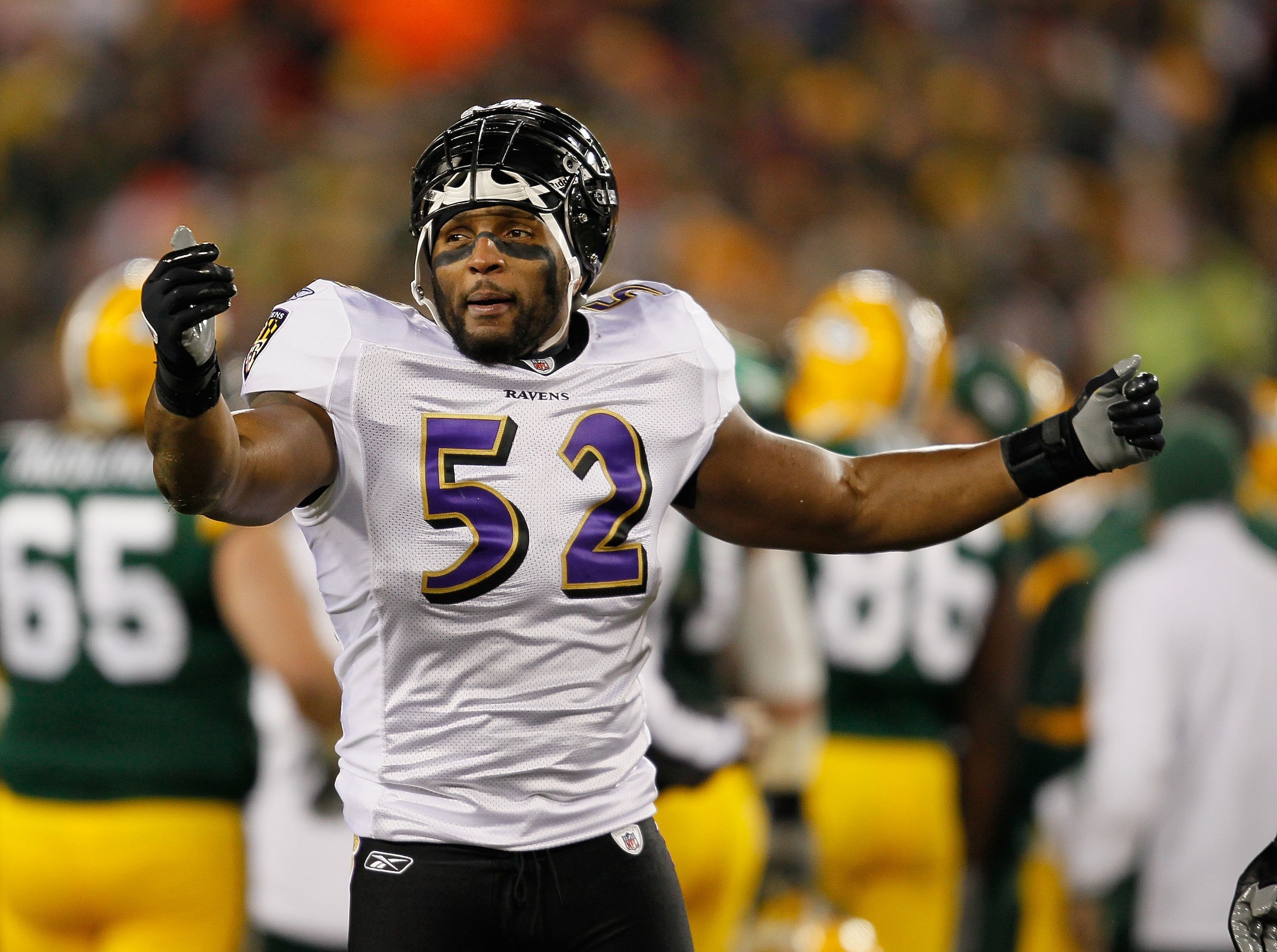 GREEN BAY, WI - DECEMBER 07: Ray Lewis #52 of the Baltimore Ravens tries to gather his defensive teammates during a game against the Green Bay Packers at Lambeau Field on December 7, 2009 in Green Bay, Wisconsin. The Packers defeated the Ravens 27-17. (Ph