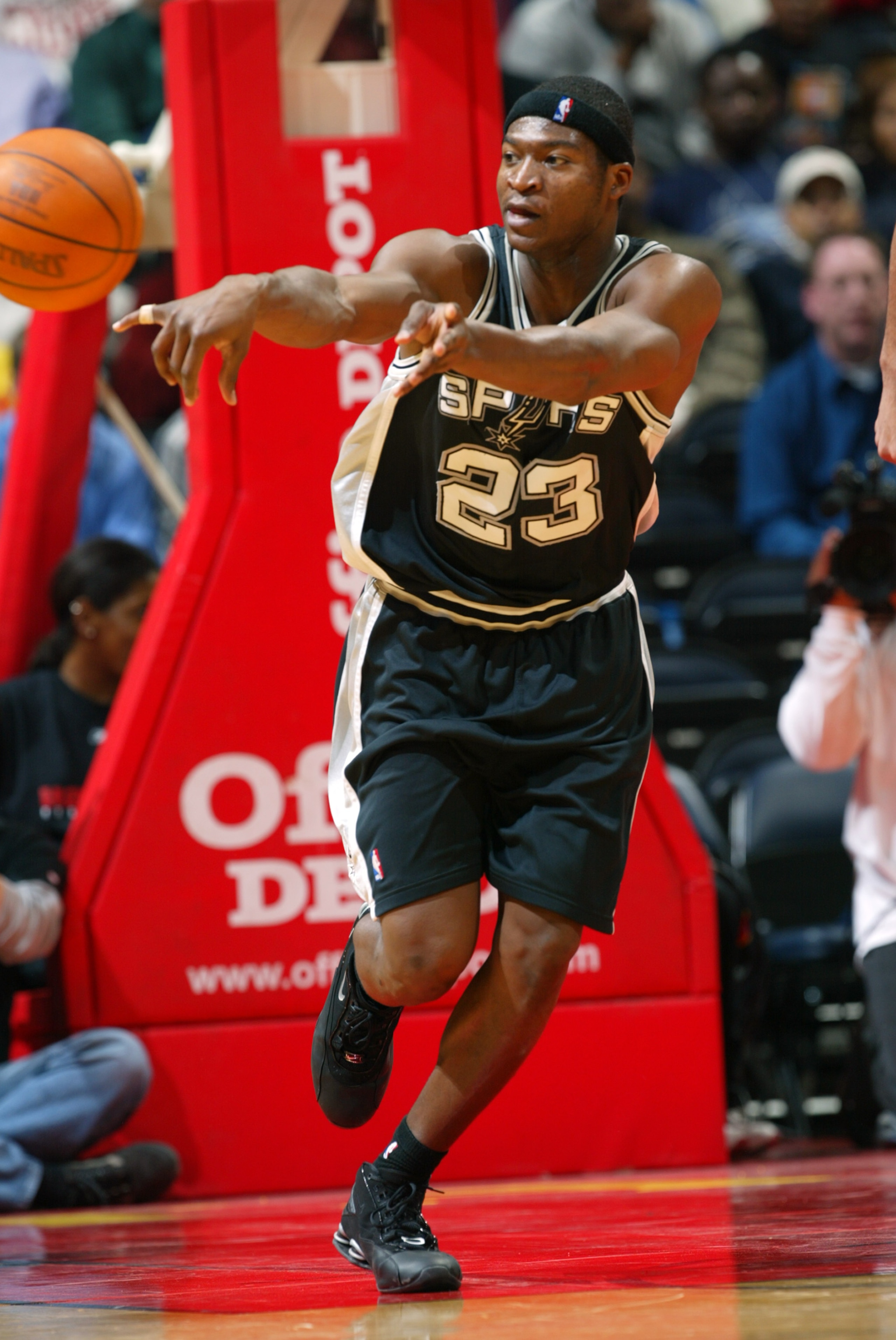 ATLANTA - JANUARY 13:  Devin Brown #23 of the San Antonio Spurs passes the ball during the game against the Atlanta Hawks at Philips Arena on January 13, 2004 in Atlanta, Georgia.  The Hawks won 86-77.  NOTE TO USER: User expressly acknowledges and agrees