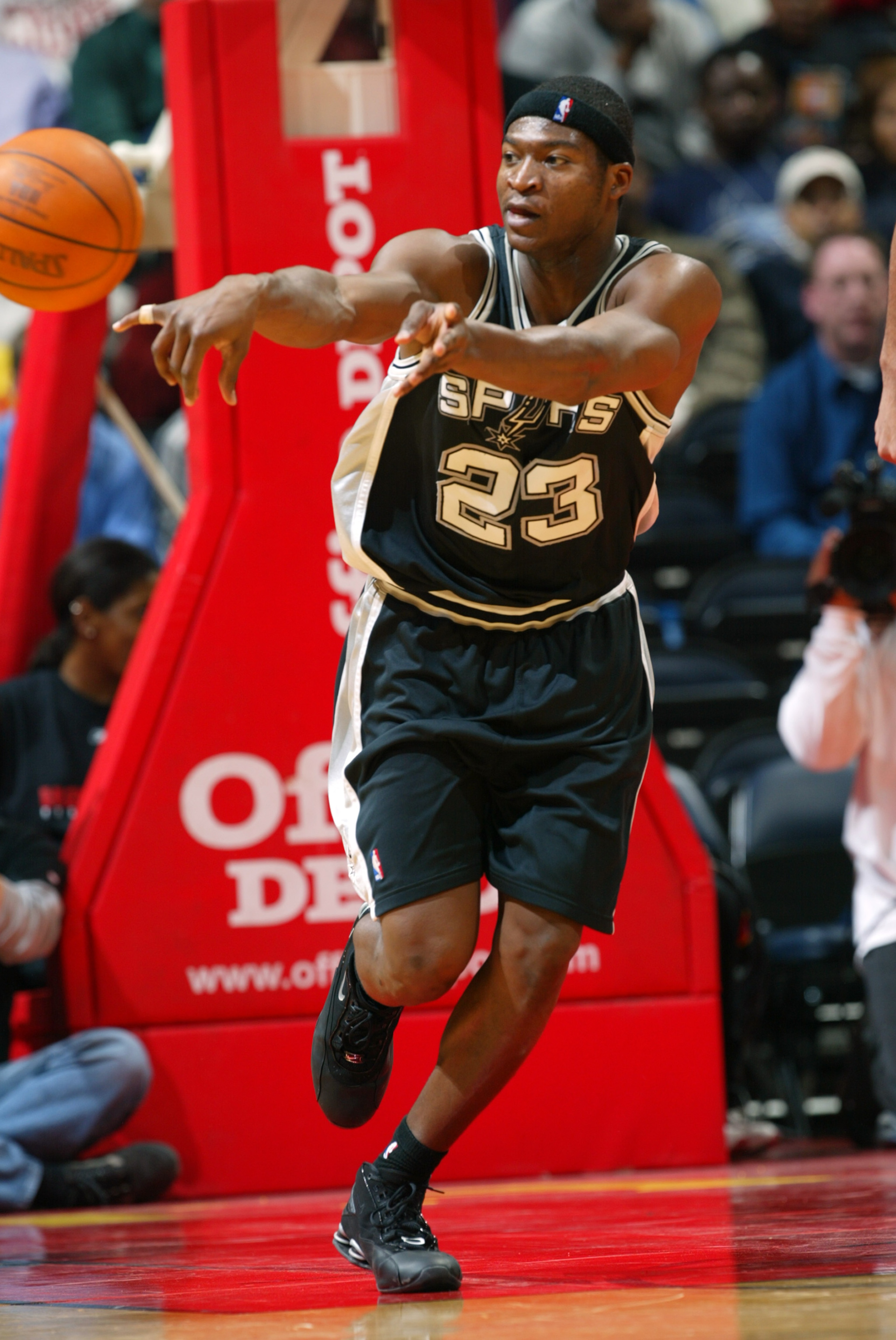 ATLANTA - JANUARY 13:  Devin Brown #23 of the San Antonio Spurs passes the ball during the game against the Atlanta Hawks at Philips Arena on January 13, 2004 in Atlanta, Georgia.  The Hawks won 86-77.  NOTE TO USER: User expressly acknowledges and agrees