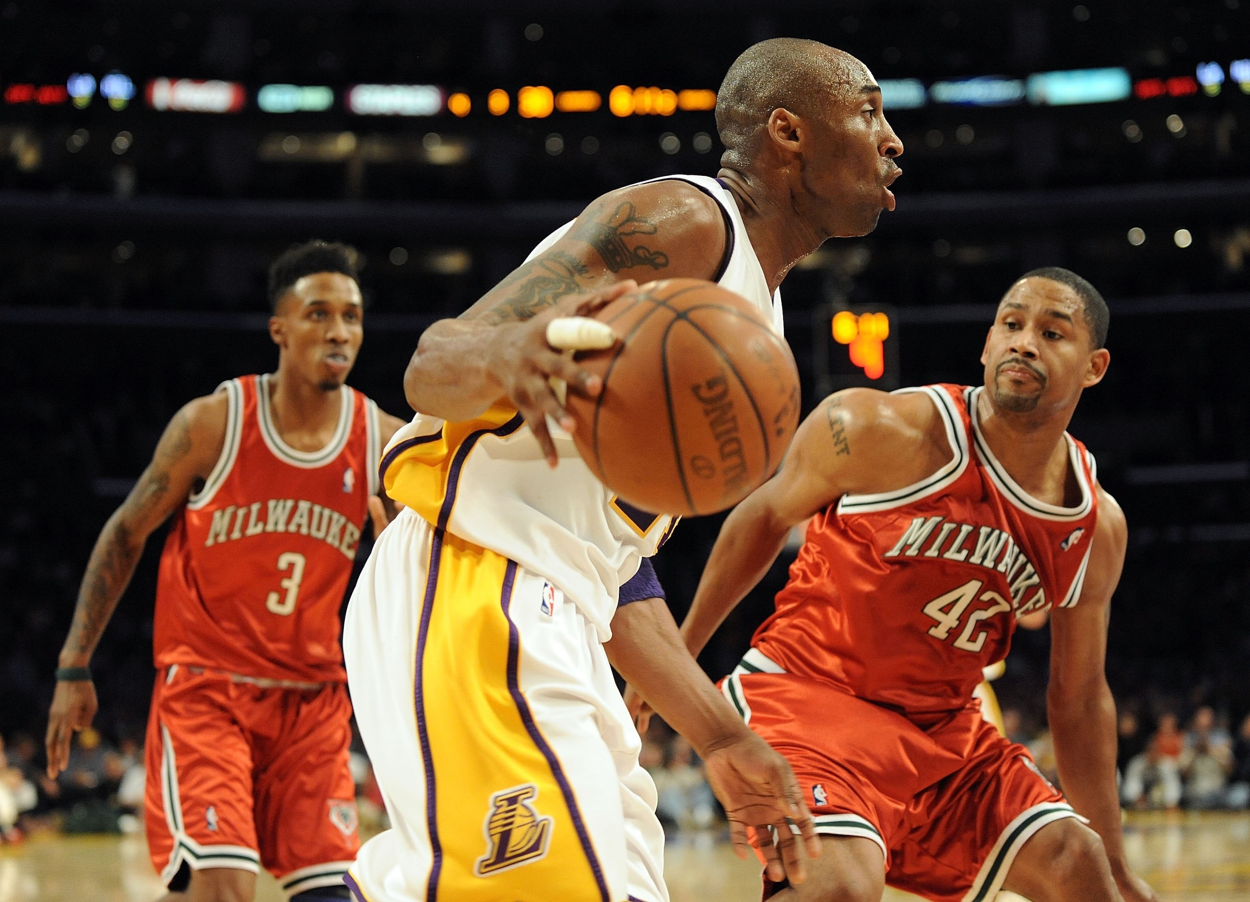 LOS ANGELES, CA - JANUARY 10:  Kobe Bryant #24 of the Los Angeles Lakers dribbles around Charlie Bell #42 and Brandon Jennings #3 of the Milwaukee Bucks at Staples Center on January 10, 2010 in Los Angeles, California.  (Photo by Harry How/Getty Images)  