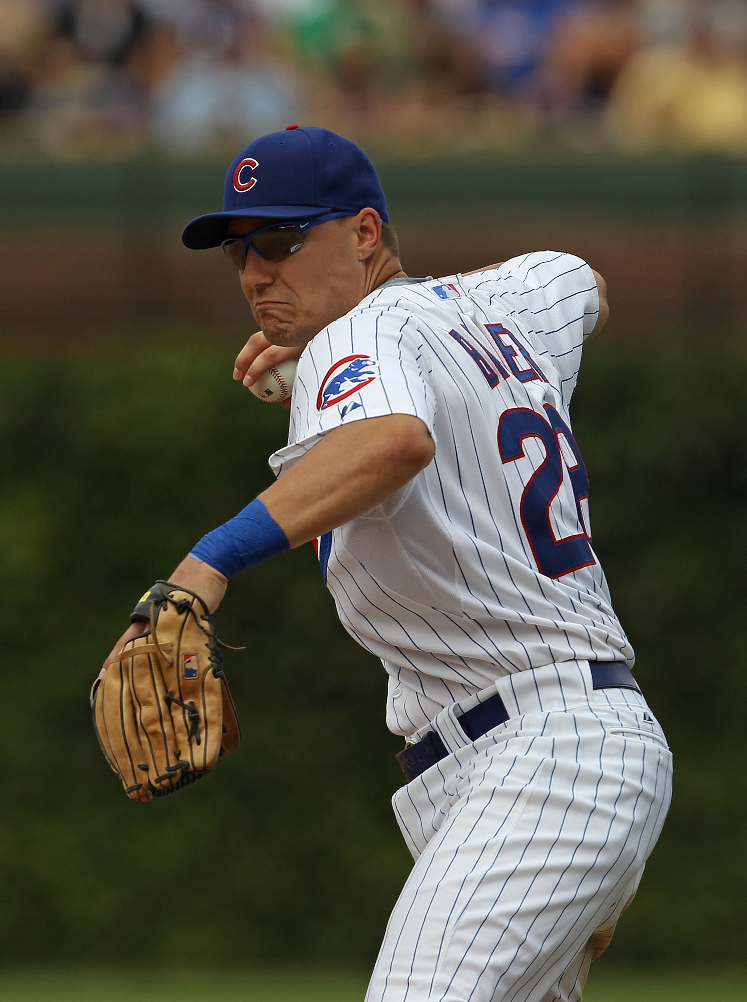 CHICAGO - SEPTEMBER 05: Jeff Baker #28 of the Chicago Cubs throws the ball to first base against the New York Mets at Wrigley Field on September 5, 2010 in Chicago, Illinois. The Mets defeated the Cubs 18-5. (Photo by Jonathan Daniel/Getty Images)