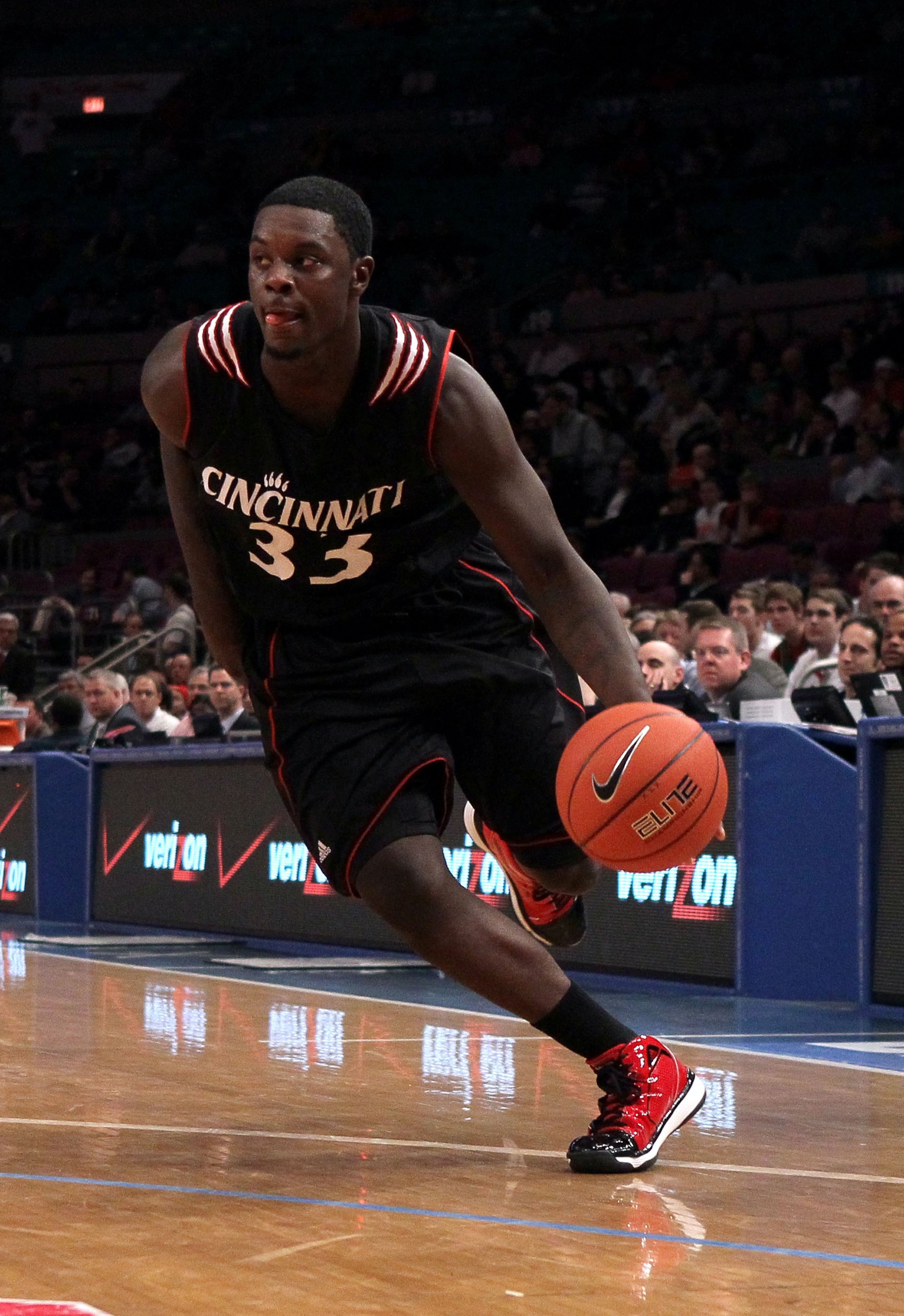 NEW YORK - MARCH 10:  Lance Stephenson #33 of the Cincinnati Bearcats handles the ball against the Louisville Cardinals during the second round of 2010 NCAA Big East Tournament at Madison Square Garden on March 10, 2010 in New York City.  (Photo by Jim Mc