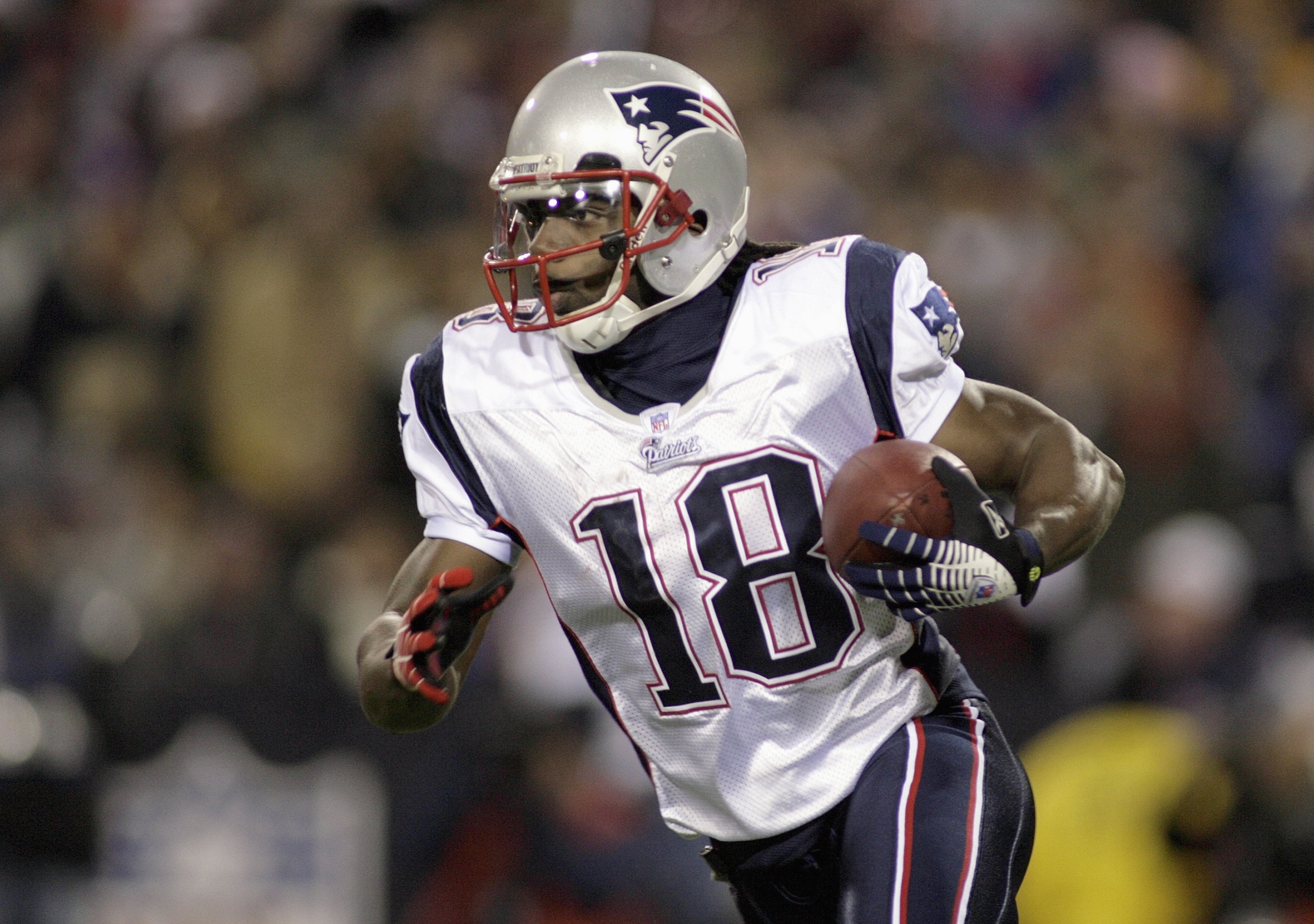 BUFFALO, NY - NOVEMBER 18: Donte Stallworth #18 of the New England Patriots carries the ball during the game against the Buffalo Bills at Ralph Wilson Stadium November 18, 2007 in Orchard Park, New York. (Photo by Rick Stewart/Getty Images) BUFFALO, NY - NOVEMBER 18: Donte Stallworth #18 of the New England Patriots carries the ball during the game against the Buffalo Bills at Ralph Wilson Stadium November 18, 2007 in Orchard Park, New York. (Photo by Rick Stewart/Getty Images)