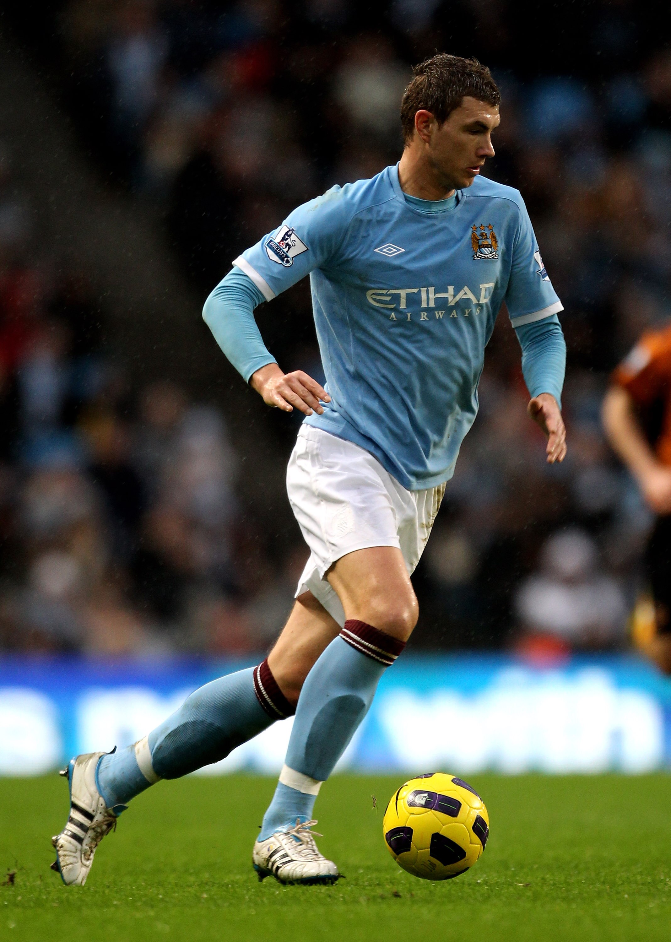 MANCHESTER, ENGLAND - JANUARY 15:  Edin Dzeko of Manchester City in action during the Barclays Premier League match between Manchester City and Wolverhampton Wanderers at the City of Manchester Stadium on January 15, 2011 in Manchester, England.  (Photo b