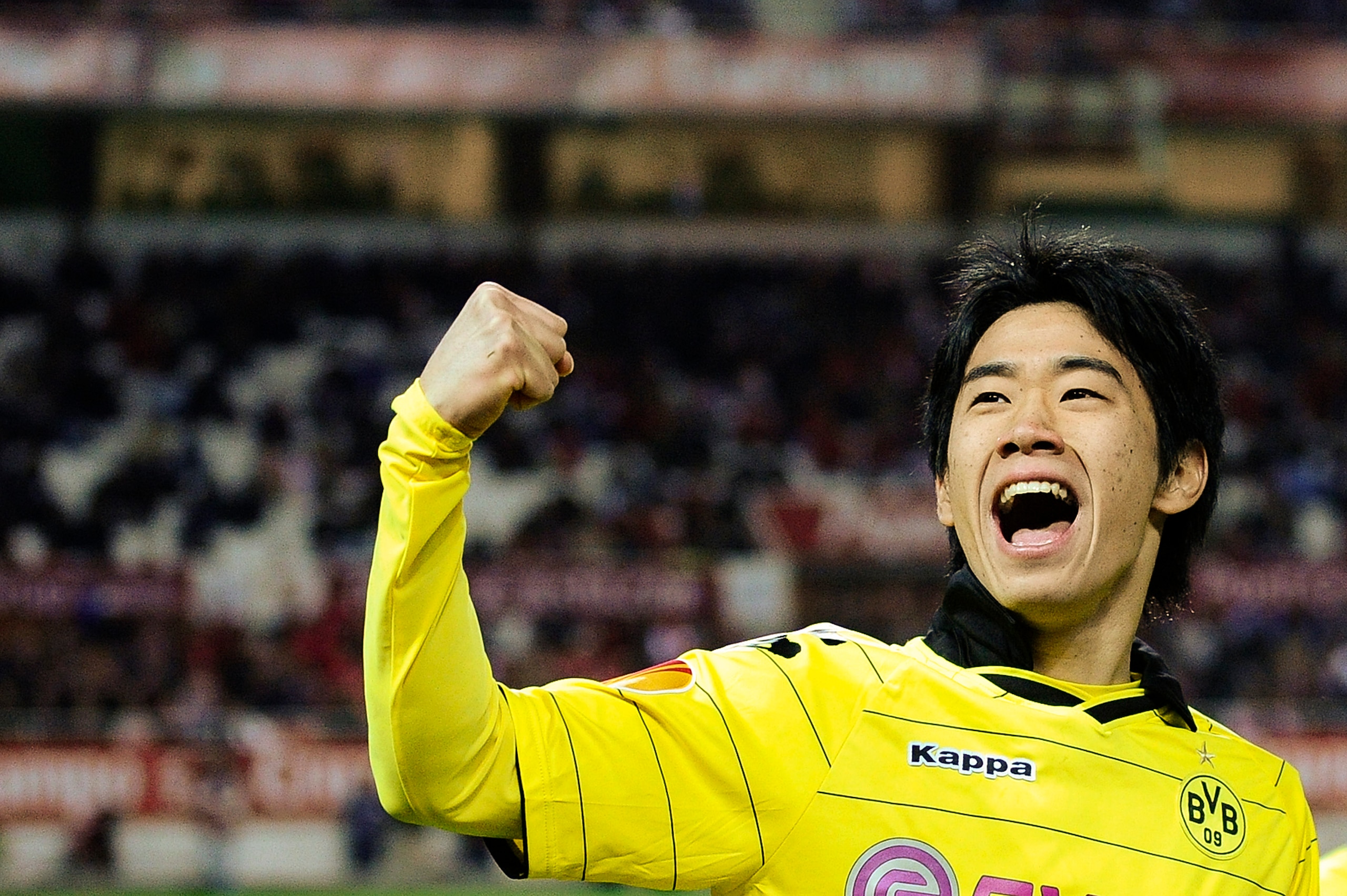 SEVILLE, SPAIN - DECEMBER 15:  Shinji Kagawa of Borussia Dortmund celebrates after scoring the opening goal during the UEFA Europa League group J match between Sevilla and Borussia Dortmund at Estadio Ramon Sanchez Pizjuan on December 15, 2010 in Seville,