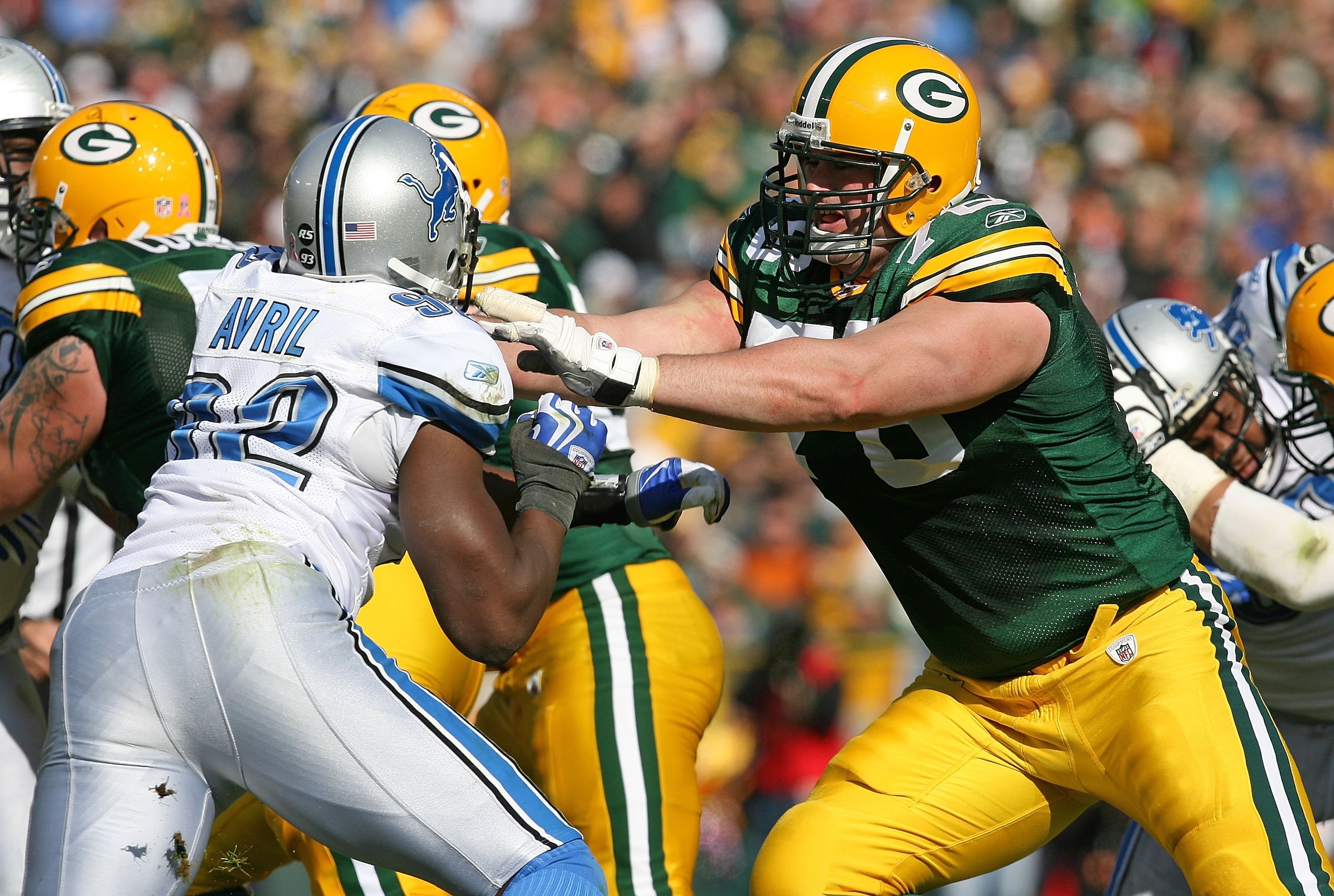 GREEN BAY, WI - OCTOBER 18: Chad Clifton #76 of the Green Bay Packers blocks Cliff Avril #92 of the Detroit Lions at Lambeau Field on October 18, 2009 in Green Bay, Wisconsin. The Packers defeated the Lions 26-0. (Photo by Jonathan Daniel/Getty Images)