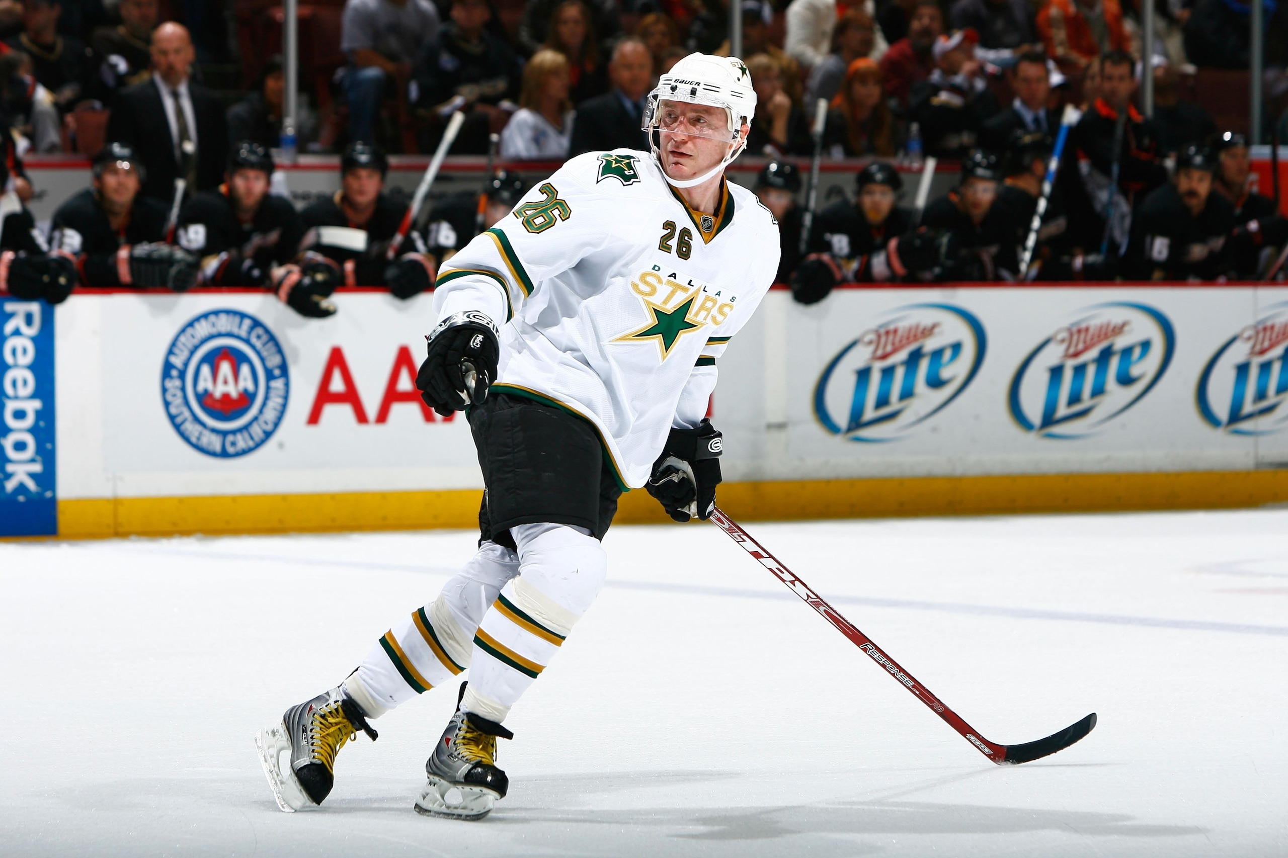 ANAHEIM, CA - APRIL 10: Jere Lehtinen #26 of the Dallas Stars skates against the Anaheim Ducks at the Honda Center on April 10, 2009 in Anaheim, California. The Ducks defeated the Stars 4-3 in a shootout. (Photo by Jeff Gross/Getty Images) ANAHEIM, CA - APRIL 10: Jere Lehtinen #26 of the Dallas Stars skates against the Anaheim Ducks at the Honda Center on April 10, 2009 in Anaheim, California. The Ducks defeated the Stars 4-3 in a shootout. (Photo by Jeff Gross/Getty Images)