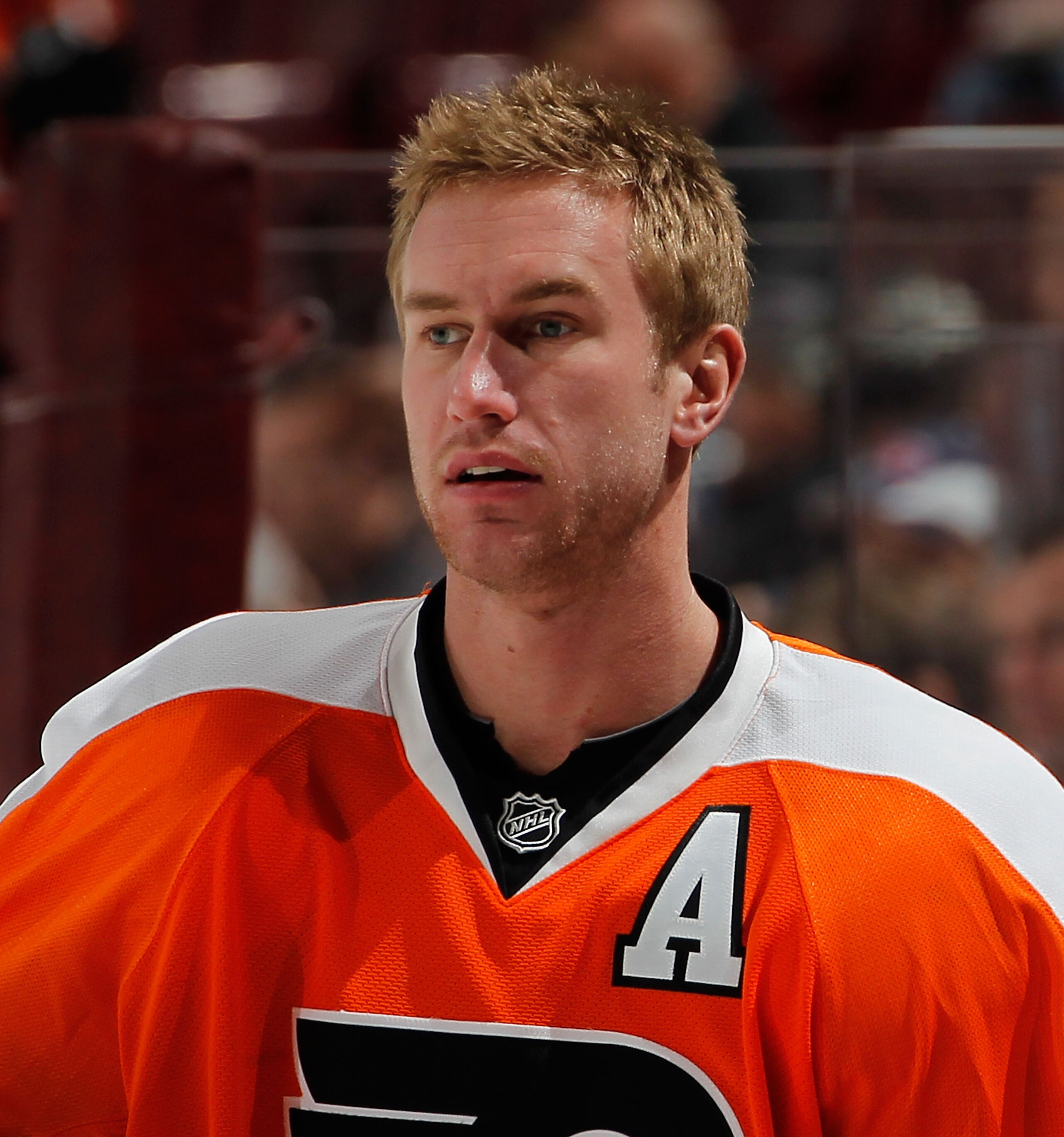 PHILADELPHIA, PA - JANUARY 25:  Jeff Carter #17 of the Philadelphia Flyers watches warmups before an NHL hockey game against the Montreal Canadiens at the Wells Fargo Center on January 25, 2011 in Philadelphia, Pennsylvania.  (Photo by Paul Bereswill/Gett