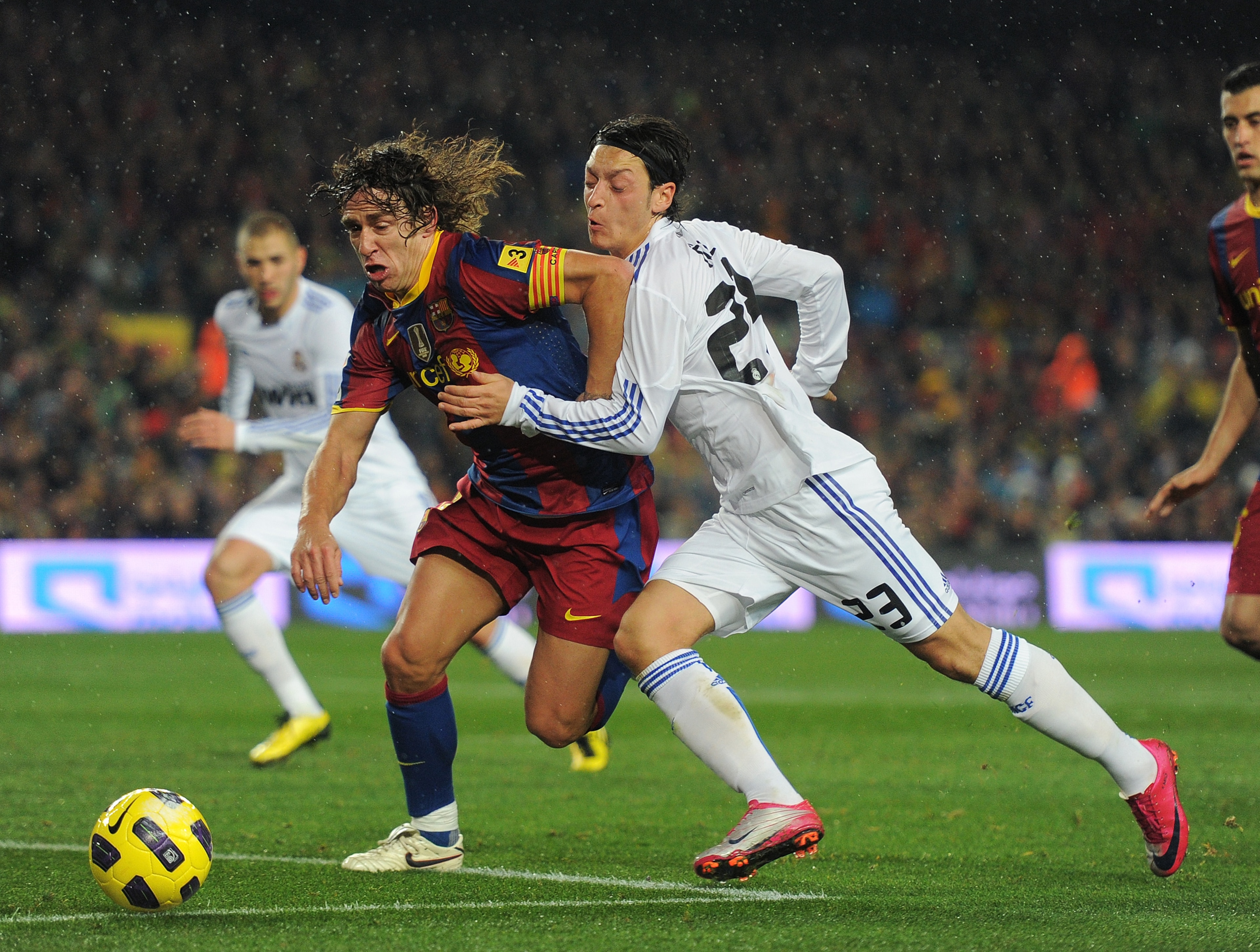 BARCELONA, SPAIN - NOVEMBER 29: Mesut Ozil (R) of Real Madrid duels for the ball with Carles Puyol of Barcelona during the la liga match between Barcelona and Real Madrid at the Camp Nou stadium on November 29, 2010 in Barcelona, Spain. (Photo by Jasper BARCELONA, SPAIN - NOVEMBER 29: Mesut Ozil (R) of Real Madrid duels for the ball with Carles Puyol of Barcelona during the la liga match between Barcelona and Real Madrid at the Camp Nou stadium on November 29, 2010 in Barcelona, Spain. (Photo by Jasper