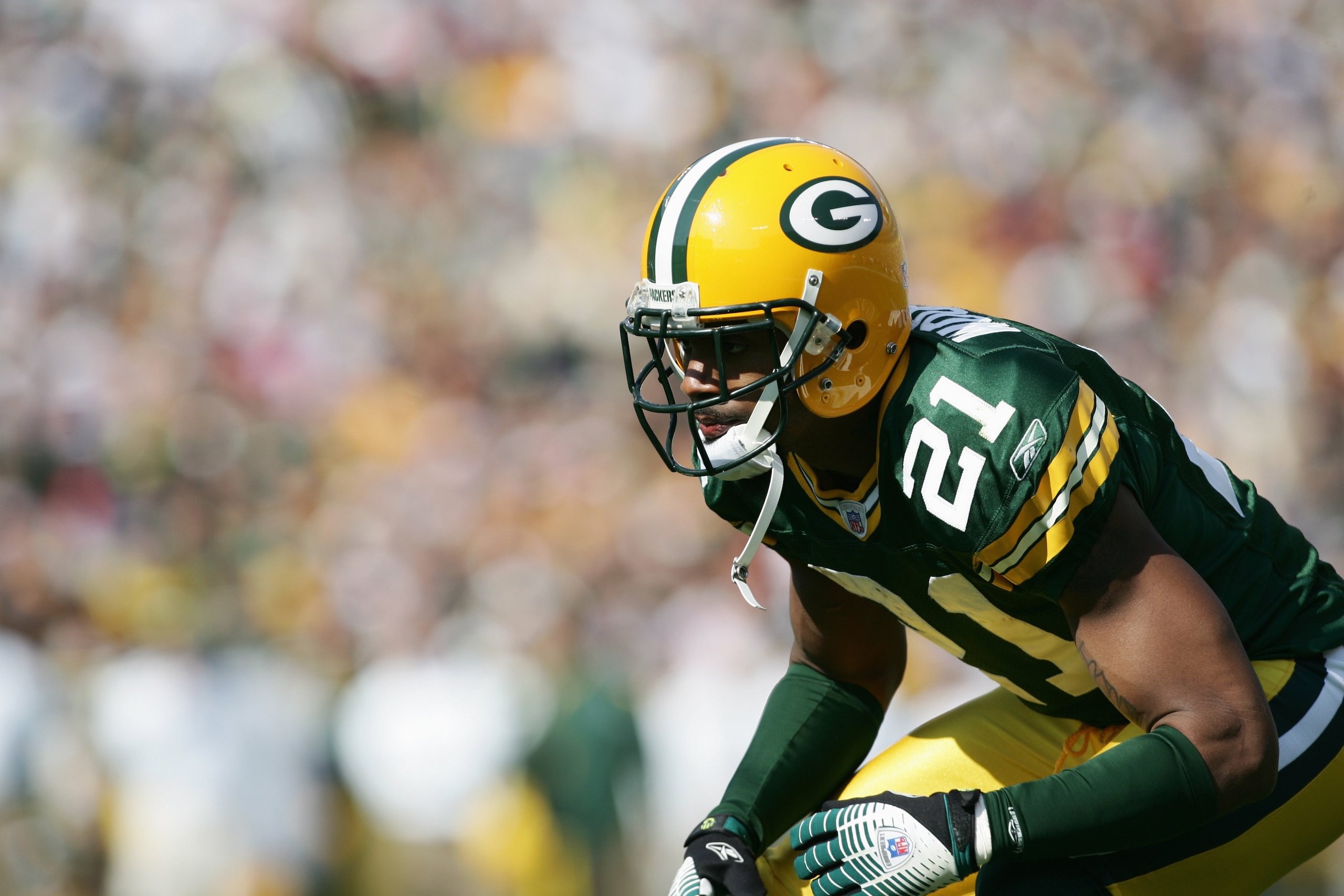 GREEN BAY, WI - OCTOBER 8:  Cornerback Charles Woodson #21 of the Green Bay Packers sets for a play during the game against the St. Louis Rams at Lambeau Field on October 8, 2006 in Green Bay, Wisconsin. The Rams defeated the Packers 23-20.  (Photo by Har