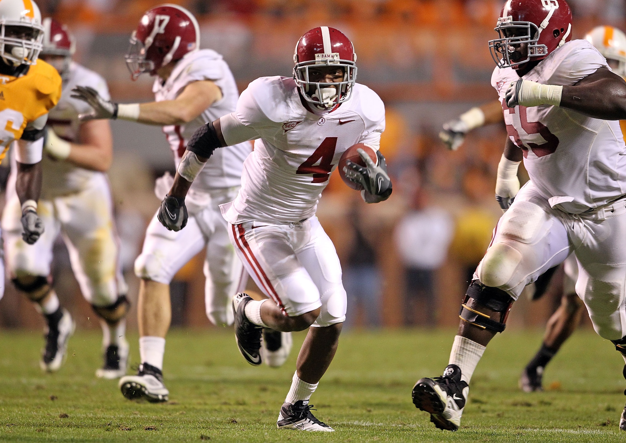 KNOXVILLE, TN - OCTOBER 23:  Marquis Maze #4 of the Alabama Crimson Tide runs with the ball during the SEC game against the Tennessee Volunteers at Neyland Stadium on October 23, 2010 in Knoxville, Tennessee.  (Photo by Andy Lyons/Getty Images)