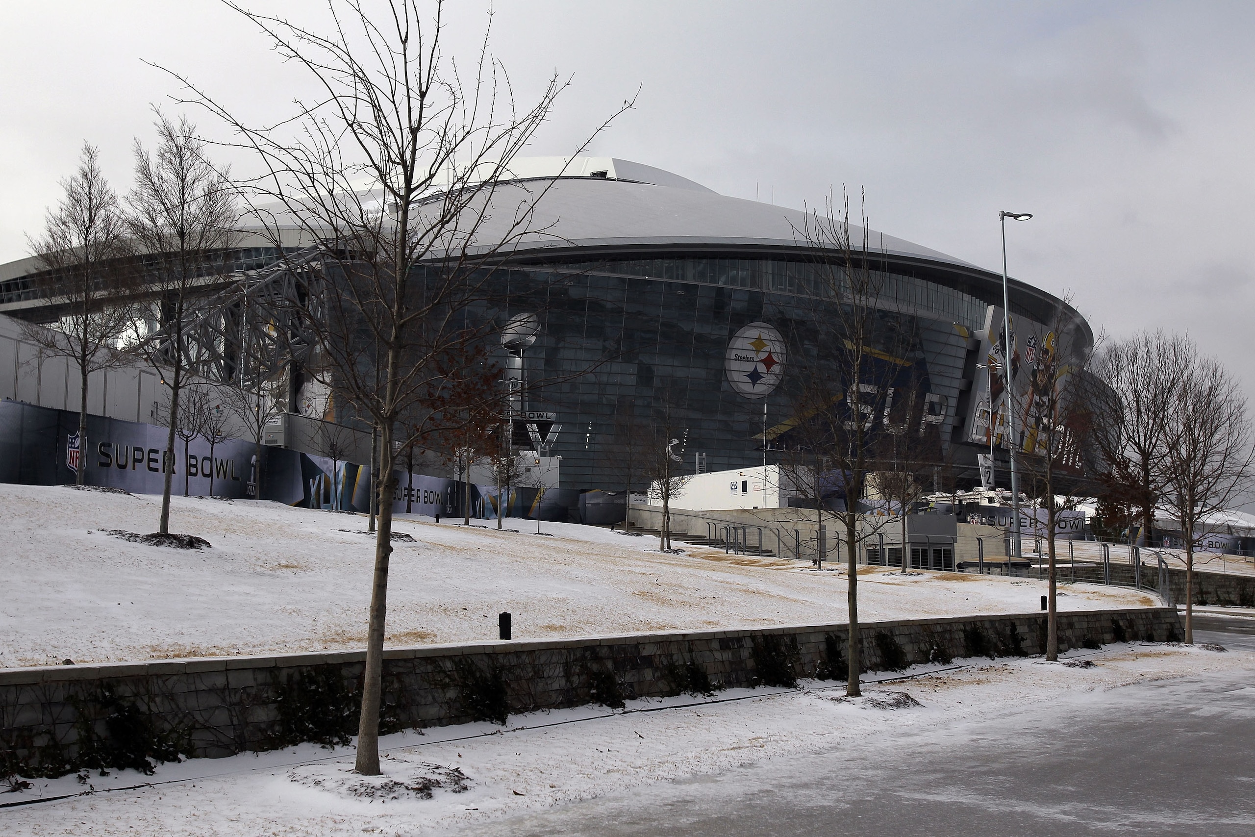 ARLINGTON, TX - FEBRUARY 01: A view of Cowboys Stadium with outside before Super Bowl XLV Media Day on February 1, 2011 in Arlington, Texas. The Dallas area was hit with winter weather late yesterday evening causing road and school closures in the area. ARLINGTON, TX - FEBRUARY 01: A view of Cowboys Stadium with outside before Super Bowl XLV Media Day on February 1, 2011 in Arlington, Texas. The Dallas area was hit with winter weather late yesterday evening causing road and school closures in the area.
