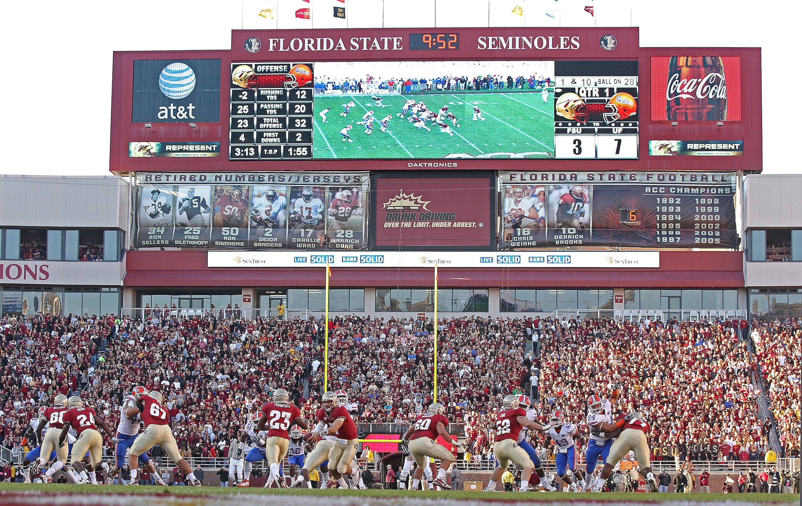 TALLAHASSEE, FL - NOVEMBER 27:  Christian Ponder #7 of the Florida State Seminoles hands off to Chris Thompson #23 during a game against the Florida Gators at Doak Campbell Stadium on November 27, 2010 in Tallahassee, Florida.  (Photo by Mike Ehrmann/Gett