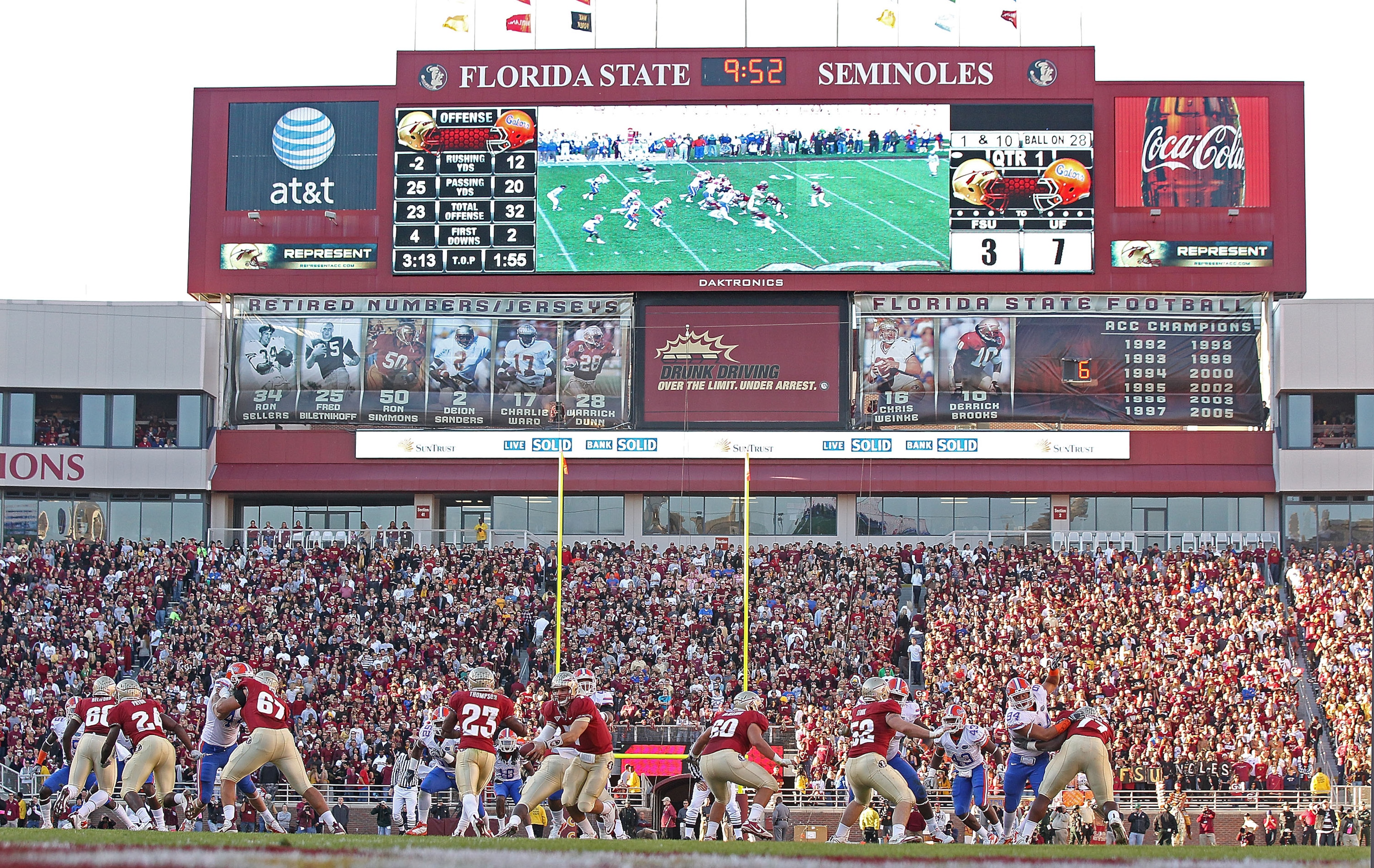 TALLAHASSEE, FL - NOVEMBER 27: Christian Ponder #7 of the Florida State Seminoles hands off to Chris Thompson #23 during a game against the Florida Gators at Doak Campbell Stadium on November 27, 2010 in Tallahassee, Florida. (Photo by Mike Ehrmann/Gett TALLAHASSEE, FL - NOVEMBER 27: Christian Ponder #7 of the Florida State Seminoles hands off to Chris Thompson #23 during a game against the Florida Gators at Doak Campbell Stadium on November 27, 2010 in Tallahassee, Florida. (Photo by Mike Ehrmann/Gett