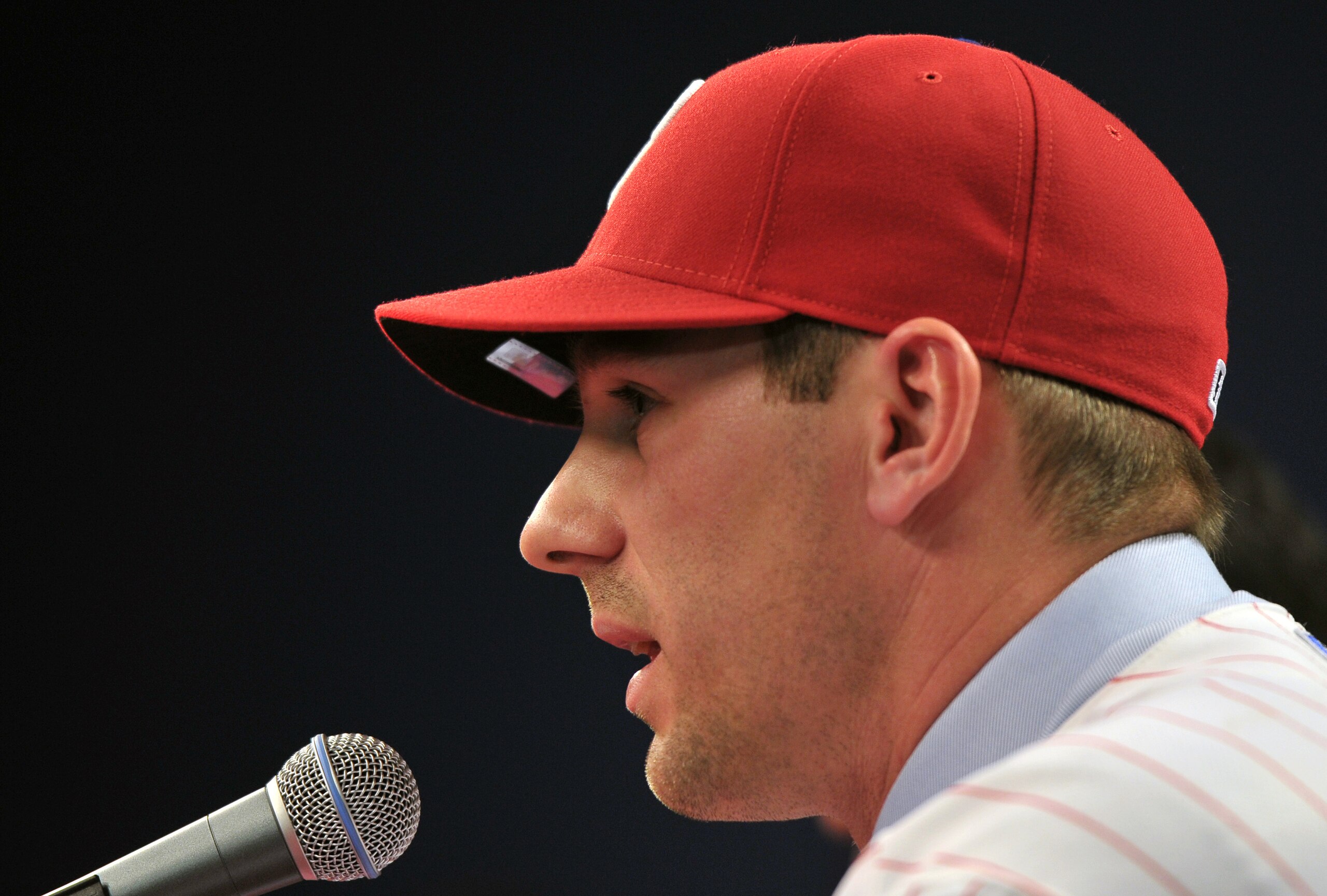 PHILADELPHIA - DECEMBER 15:  Pitcher Cliff Lee #33 of the Philadelphia Phillies is introduced to the media during a press conference at Citizens Bank Park on December 15, 2010 in Philadelphia, Pennsylvania. (Photo by Drew Hallowell/Getty Images)
