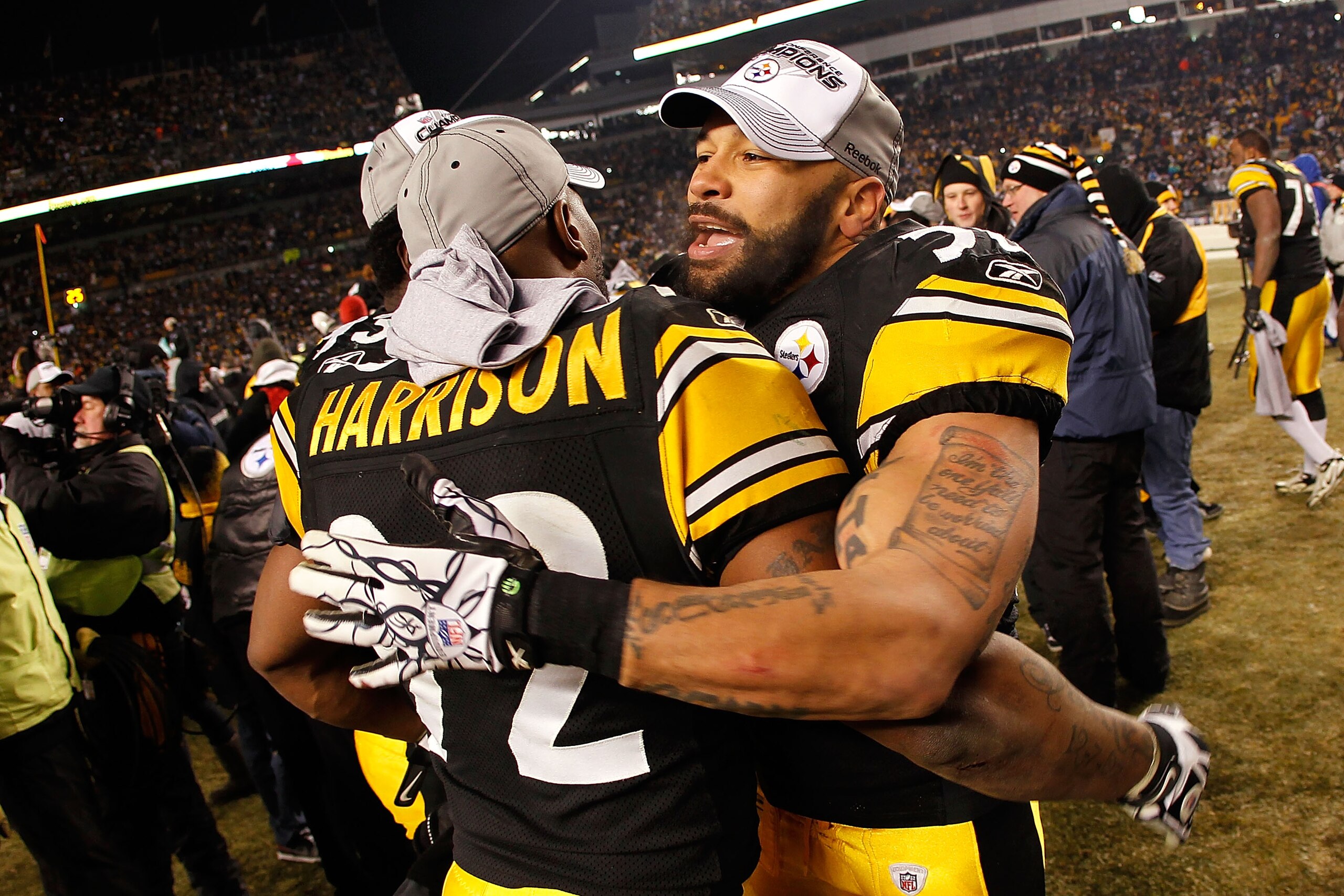 PITTSBURGH, PA - JANUARY 23:  Larry Foote #50 and James Harrison #92 of the Pittsburgh Steelers celebrate their 24 to 19 win over the New York Jets in the 2011 AFC Championship game at Heinz Field on January 23, 2011 in Pittsburgh, Pennsylvania.  (Photo b