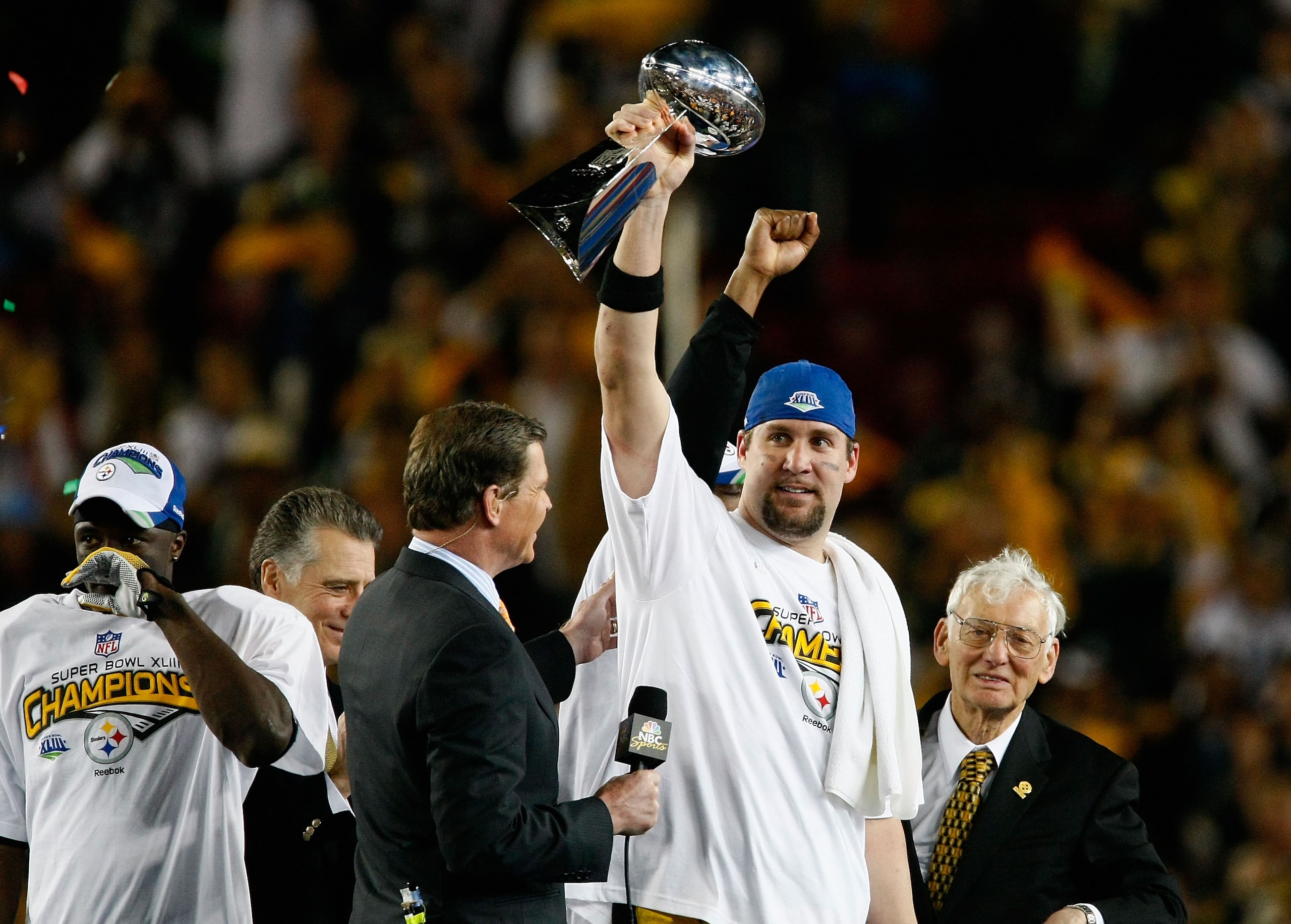 TAMPA, FL - FEBRUARY 01: Quarterback Ben Roethlisberger #7 of the Pittsburgh Steelers celebrates with the Vince Lombardi Trophy after the Steelers won 27-23 against the Arizona Cardinals during Super Bowl XLIII on February 1, 2009 at Raymond James Stadiu TAMPA, FL - FEBRUARY 01: Quarterback Ben Roethlisberger #7 of the Pittsburgh Steelers celebrates with the Vince Lombardi Trophy after the Steelers won 27-23 against the Arizona Cardinals during Super Bowl XLIII on February 1, 2009 at Raymond James Stadiu
