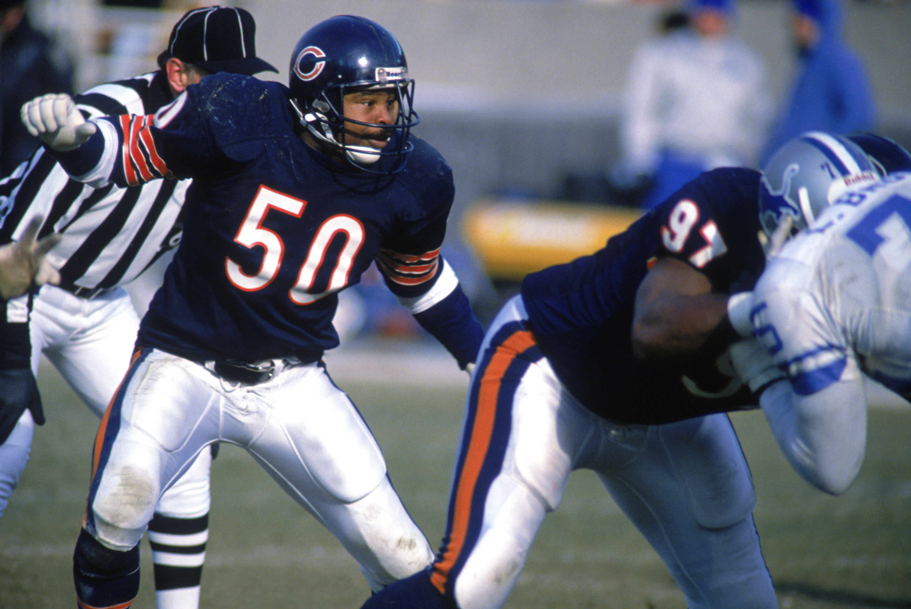 CHICAGO - 1988:  Linebacker Mike Singletary #50 of the Chicago Bears reacts in a play against Detroit Lions during a 1988 NFL season game at Soldier Field Stadium in Chicago, Illinois.  (Photo by Jonathan Daniel/Getty Images)
