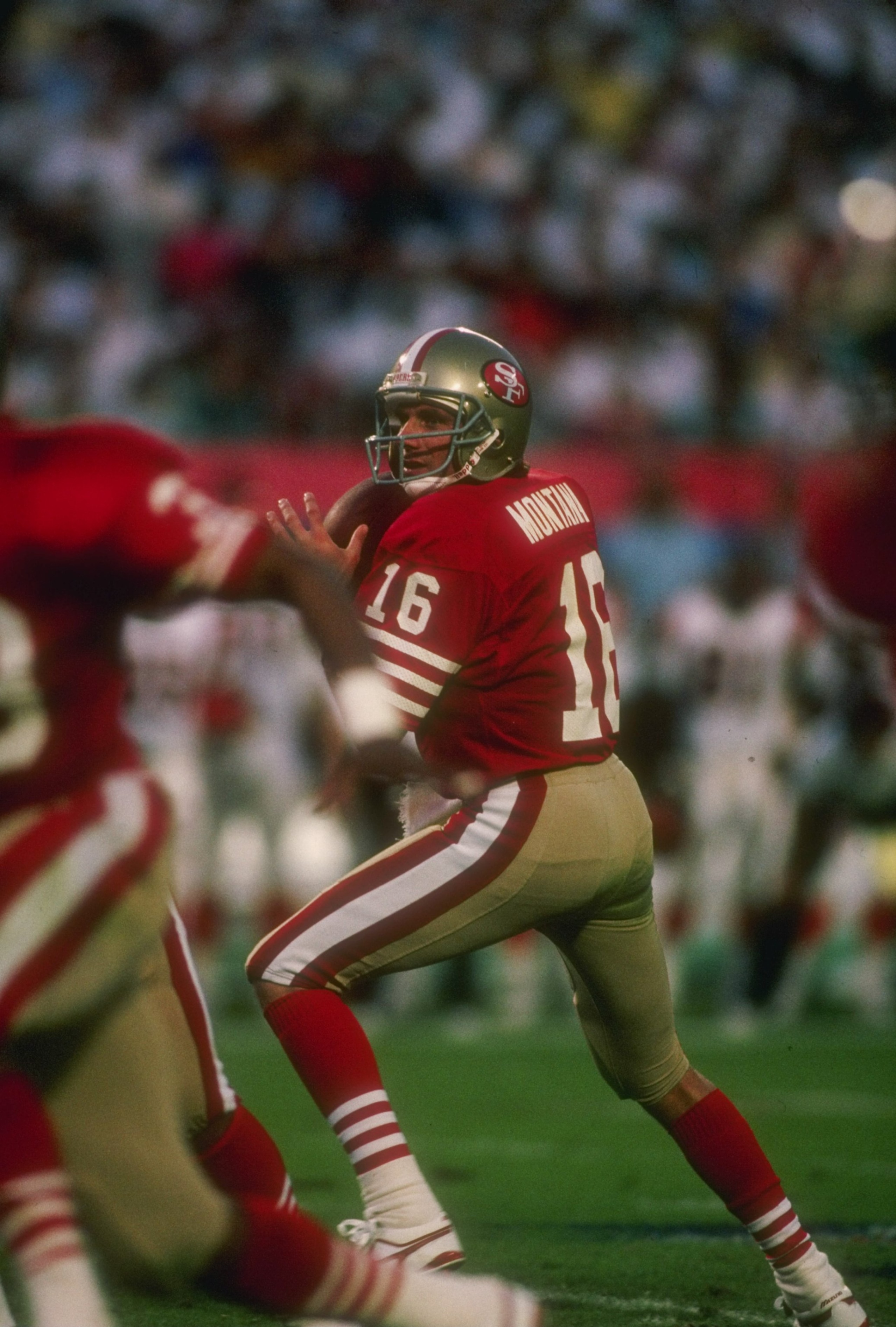 22 Jan 1989: Quarterback Joe Montana of the San Francisco 49ers looks to pass the ball during Super Bowl XXIII against the Cincinnati Bengals at Joe Robbie Stadium in Miami, Florida. The 49ers won the game, 20-16. Mandatory Credit: Rick Stewart /Allspo 22 Jan 1989: Quarterback Joe Montana of the San Francisco 49ers looks to pass the ball during Super Bowl XXIII against the Cincinnati Bengals at Joe Robbie Stadium in Miami, Florida. The 49ers won the game, 20-16. Mandatory Credit: Rick Stewart /Allspo