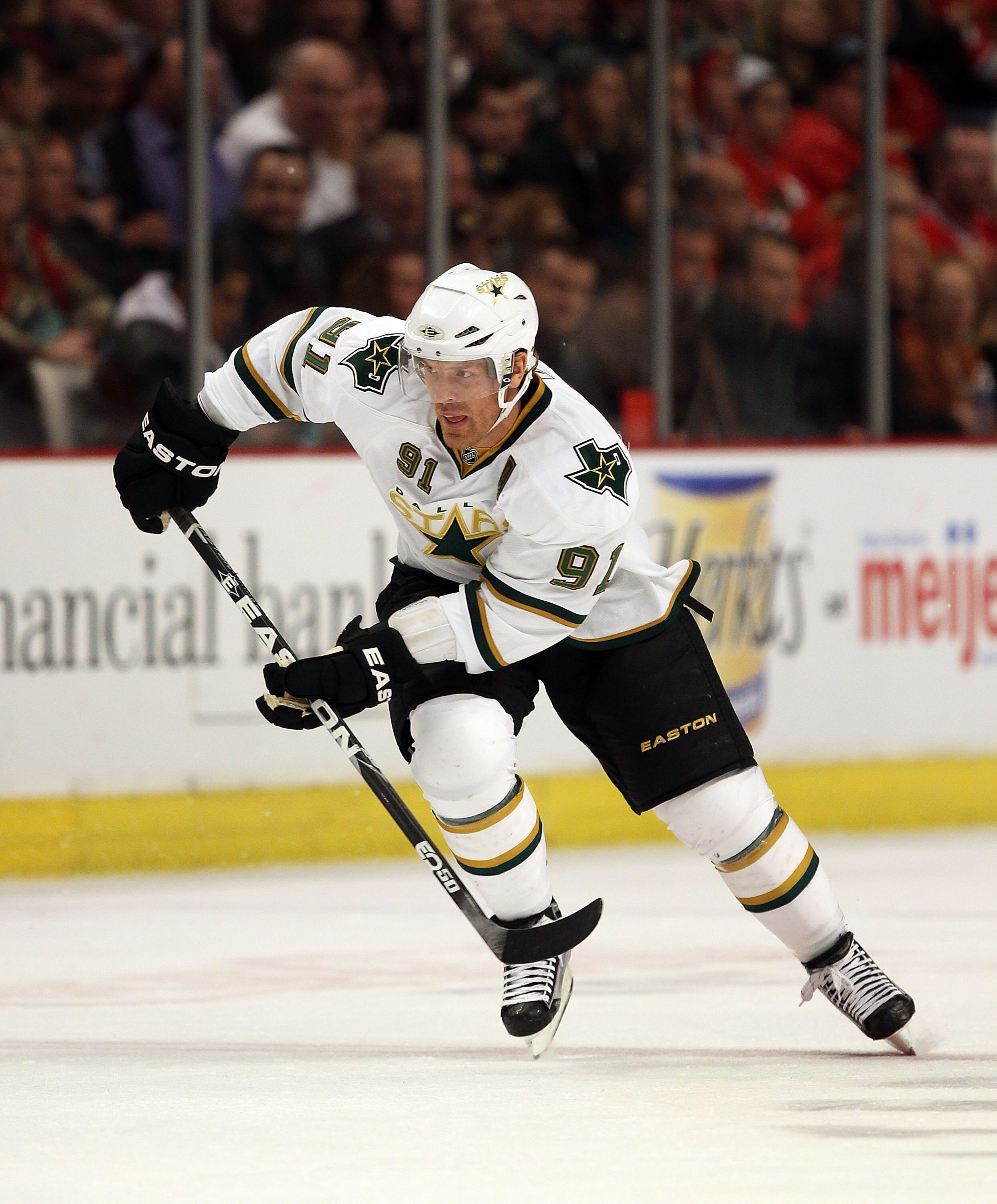 CHICAGO, IL - DECEMBER 08: Brad Richards #91 of the Dallas Stars skates against the Chicago Blackhawks at the United Center on December 8, 2010 in Chicago, Illinois. The Blackhawks defeated the Stars 5-3. (Photo by Jonathan Daniel/Getty Images)