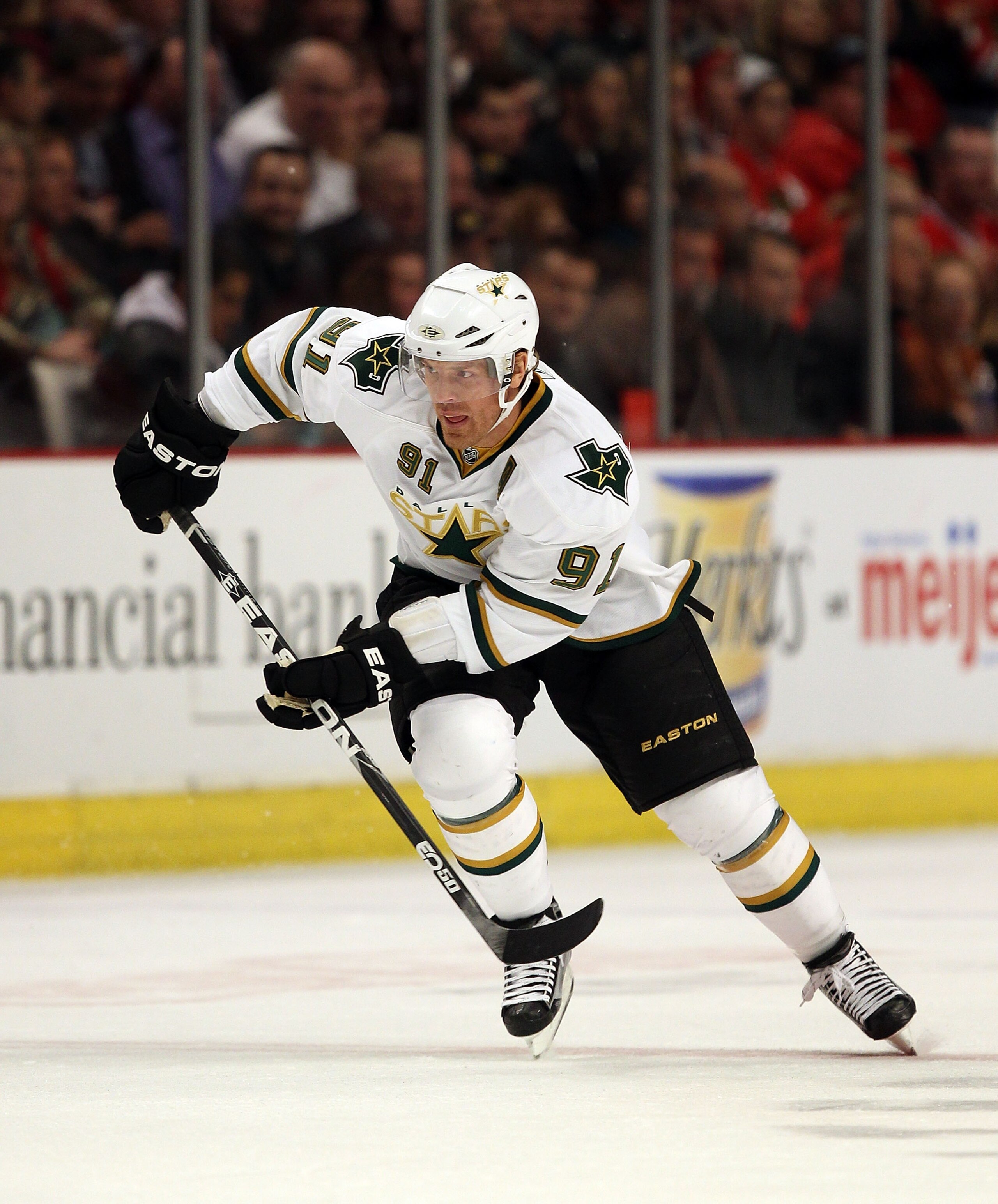 CHICAGO, IL - DECEMBER 08: Brad Richards #91 of the Dallas Stars skates against the Chicago Blackhawks at the United Center on December 8, 2010 in Chicago, Illinois. The Blackhawks defeated the Stars 5-3. (Photo by Jonathan Daniel/Getty Images)