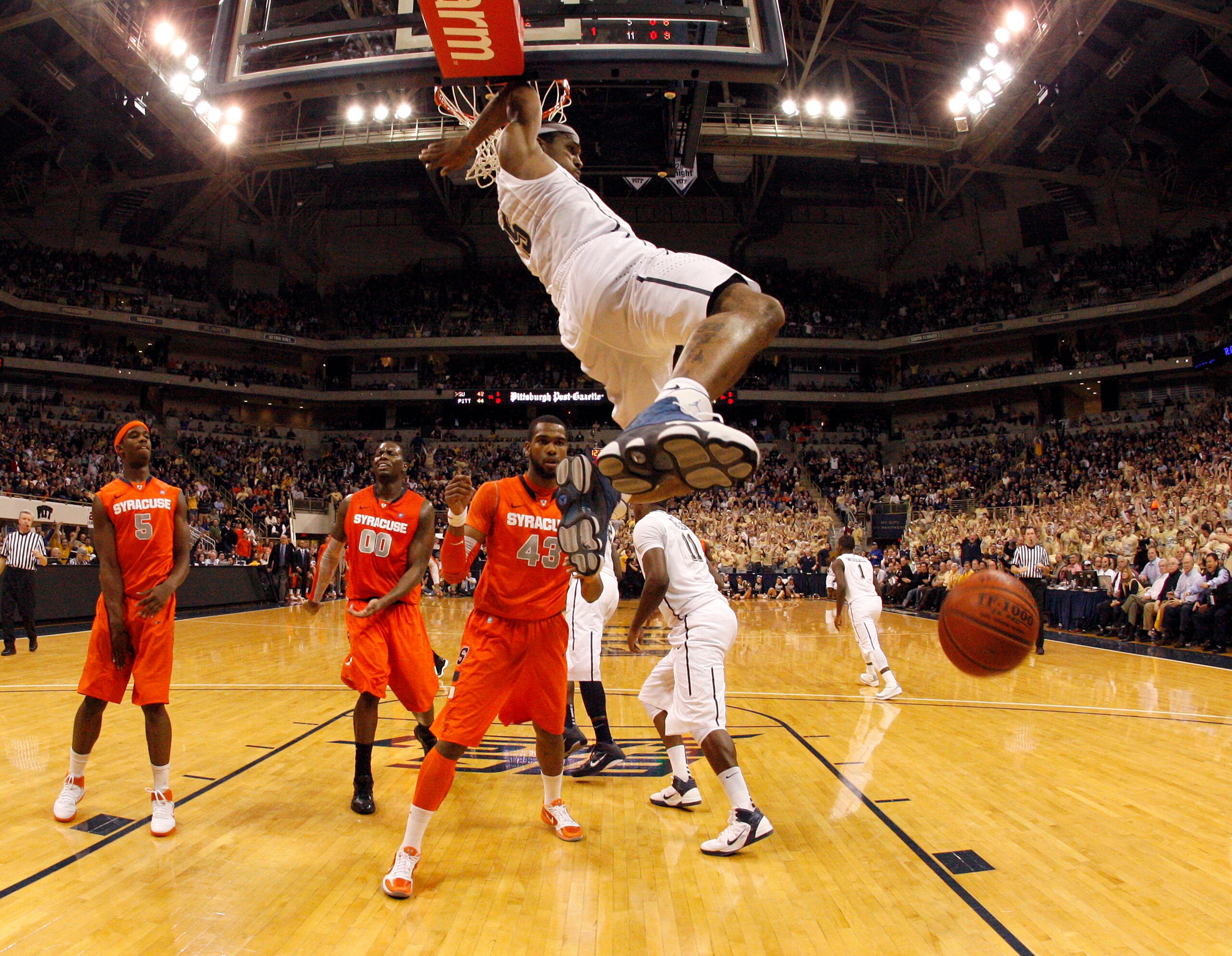 PITTSBURGH, PA - JANUARY 17:  Gilbert Brown #5 of the Pittsburgh Panthers dunks the ball against the Syracuse Orange at Petersen Events Center on January 17, 2011 in Pittsburgh, Pennsylvania.  The Panthers defeated the Orange 74-66.  (Photo by Justin K. A