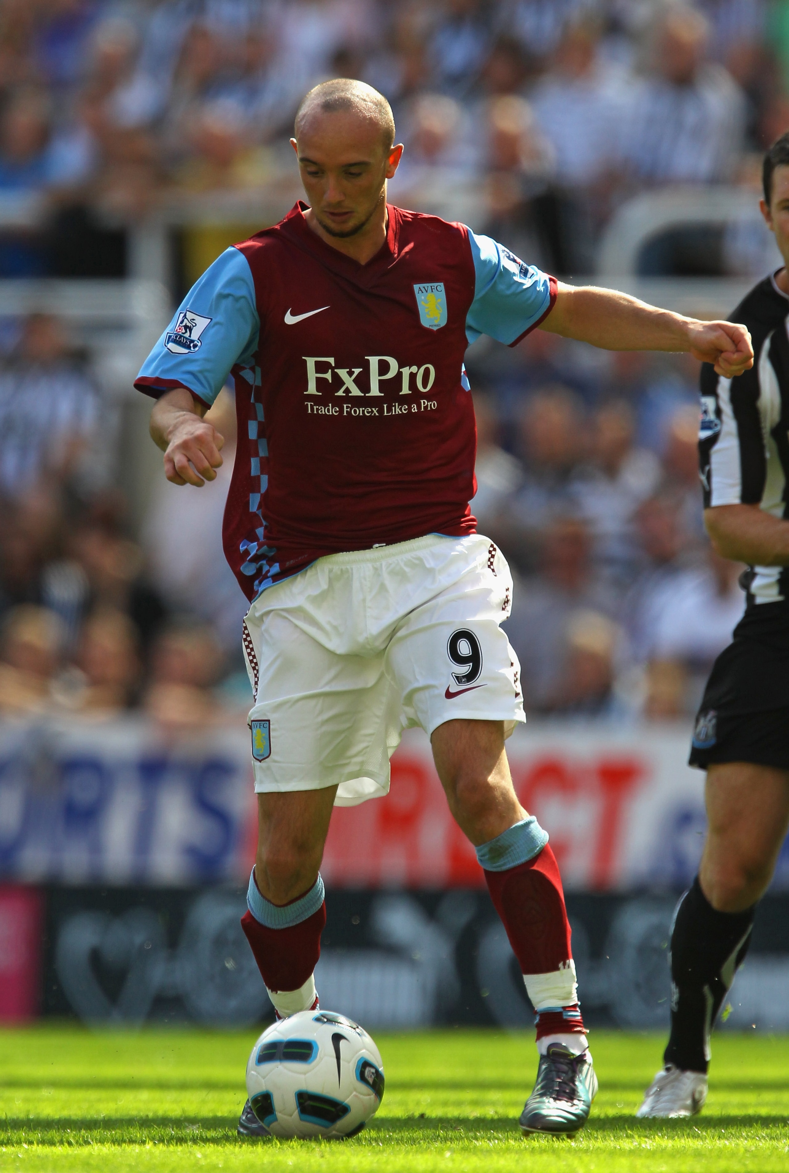 NEWCASTLE UPON TYNE, ENGLAND - AUGUST 22:  Stephen Ireland of Aston Villa during the Barclays Premier League match between Newcastle United and Aston Villa at St James' Park on August 22, 2010 in Newcastle upon Tyne, England.  (Photo by Alex Livesey/Getty