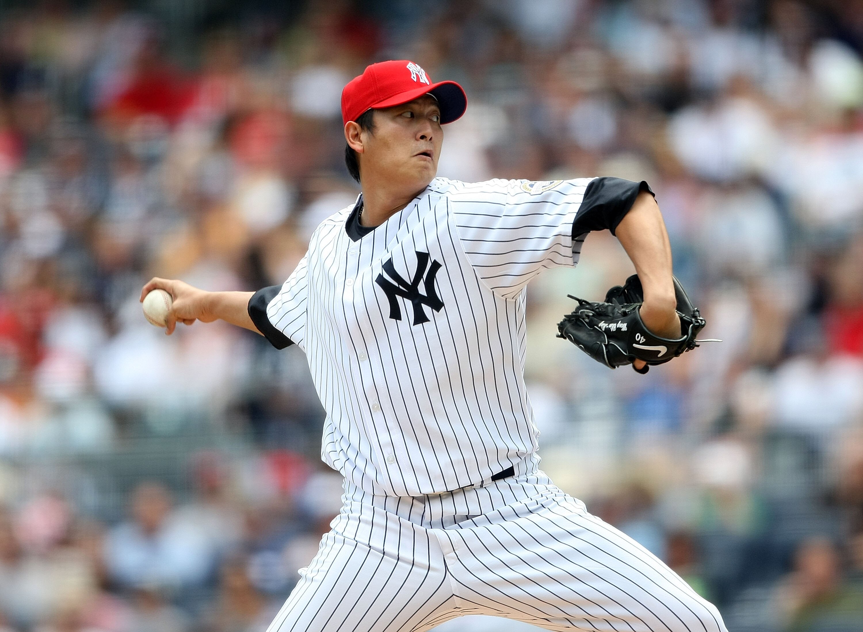 NEW YORK - JULY 04:  Chien-Ming Wang #40 of the New York Yankees pitches against the Toronto Blue Jays on July 4, 2009 at Yankee Stadium in the Bronx borough of New York City.  (Photo by Nick Laham/Getty Images)