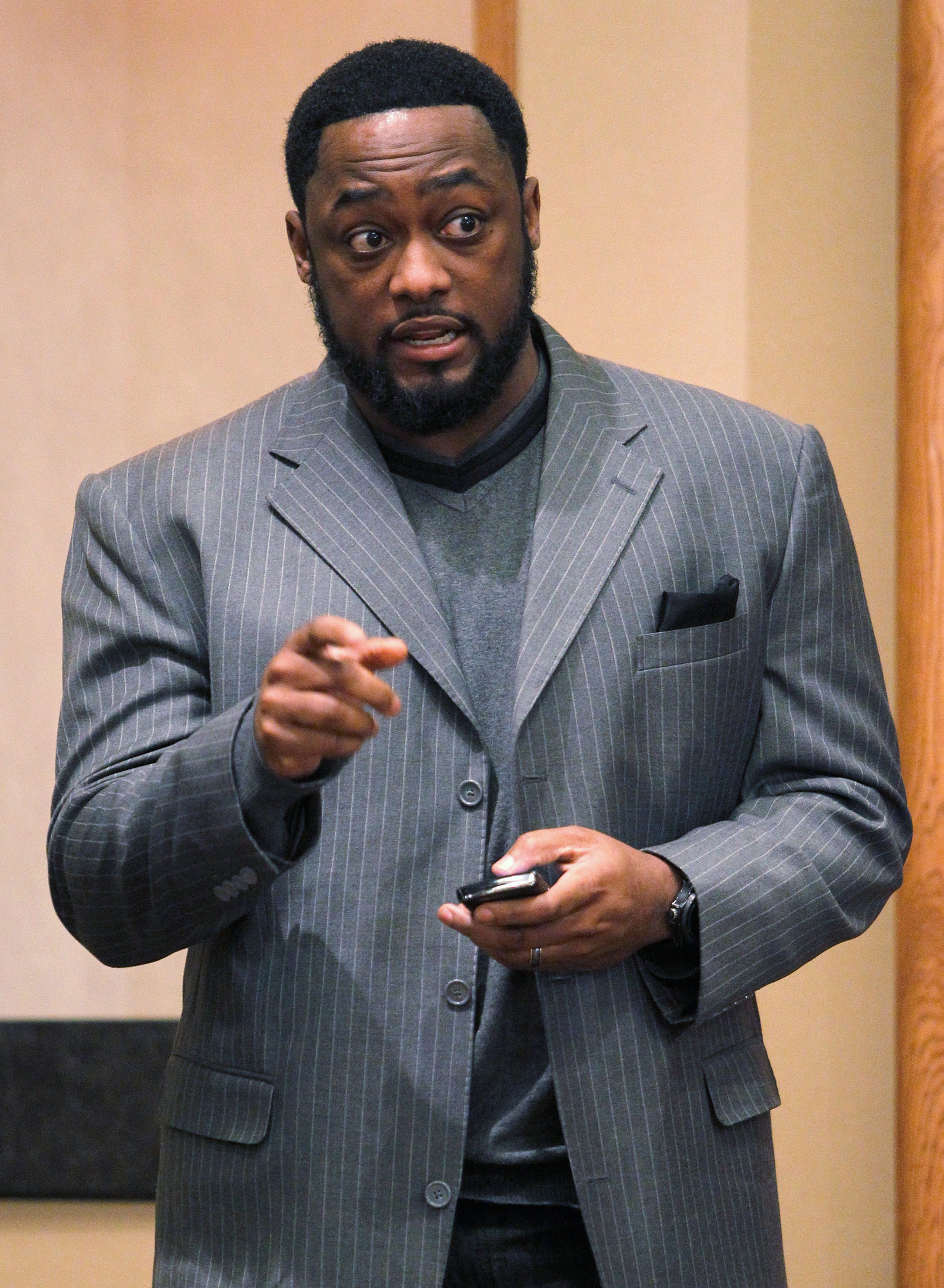 FORT WORTH, TX - JANUARY 31: Head coach Mike Tomlin of the Pittsburgh Steelers talks with the media after arriving at the Omni Fort Worth Hotel on January 31, 2011 in Fort Worth, Texas. The Pittsburgh Steelers will play the Green Bay Packers in Super Bow FORT WORTH, TX - JANUARY 31: Head coach Mike Tomlin of the Pittsburgh Steelers talks with the media after arriving at the Omni Fort Worth Hotel on January 31, 2011 in Fort Worth, Texas. The Pittsburgh Steelers will play the Green Bay Packers in Super Bow