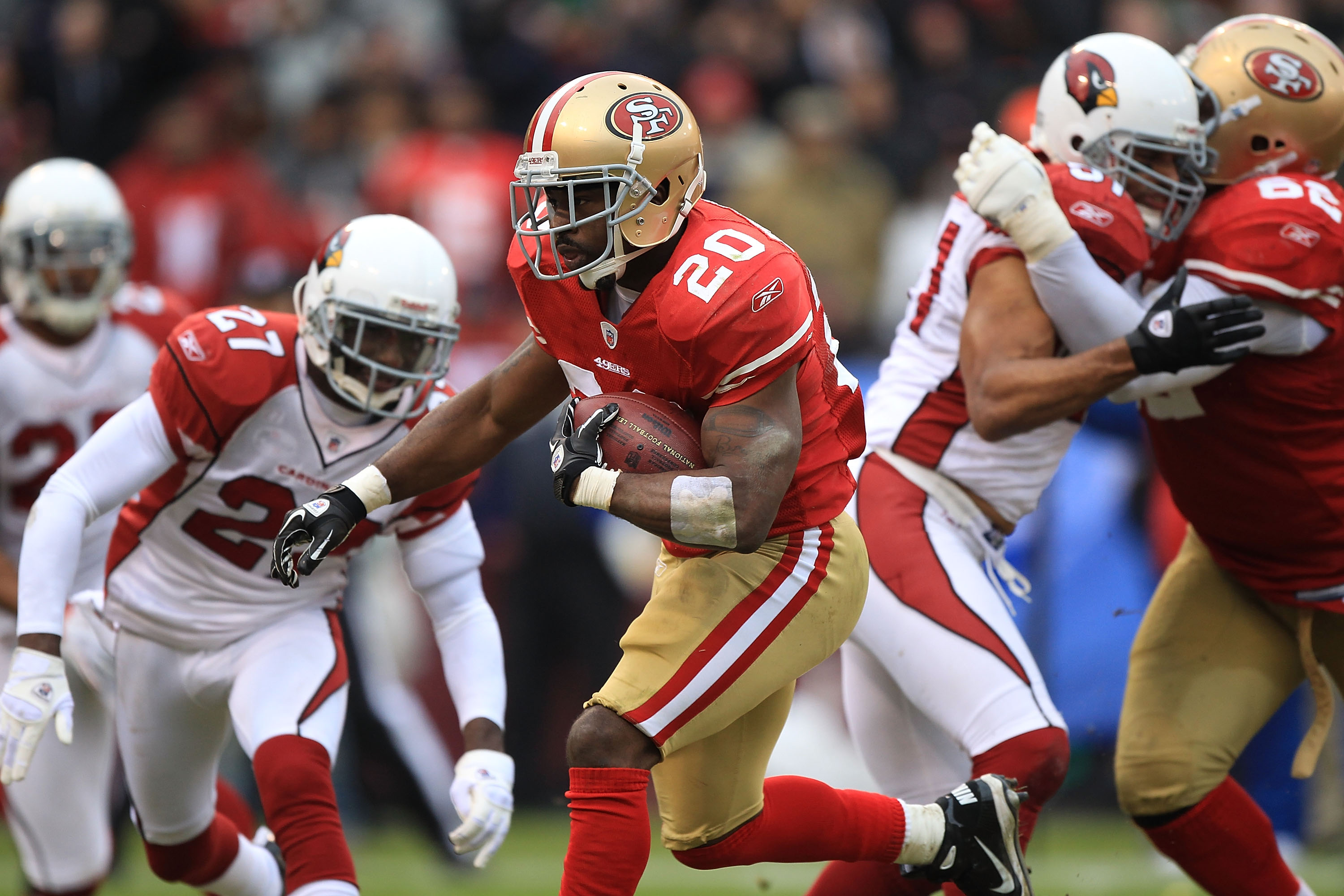SAN FRANCISCO, CA - JANUARY 02:    Brian Westbrook #20 of the San Francisco 49ers runs for a touchdown against the Arizona Cardinals during an NFL game at Candlestick Park on January 2, 2011 in San Francisco, California.  (Photo by Jed Jacobsohn/Getty Ima
