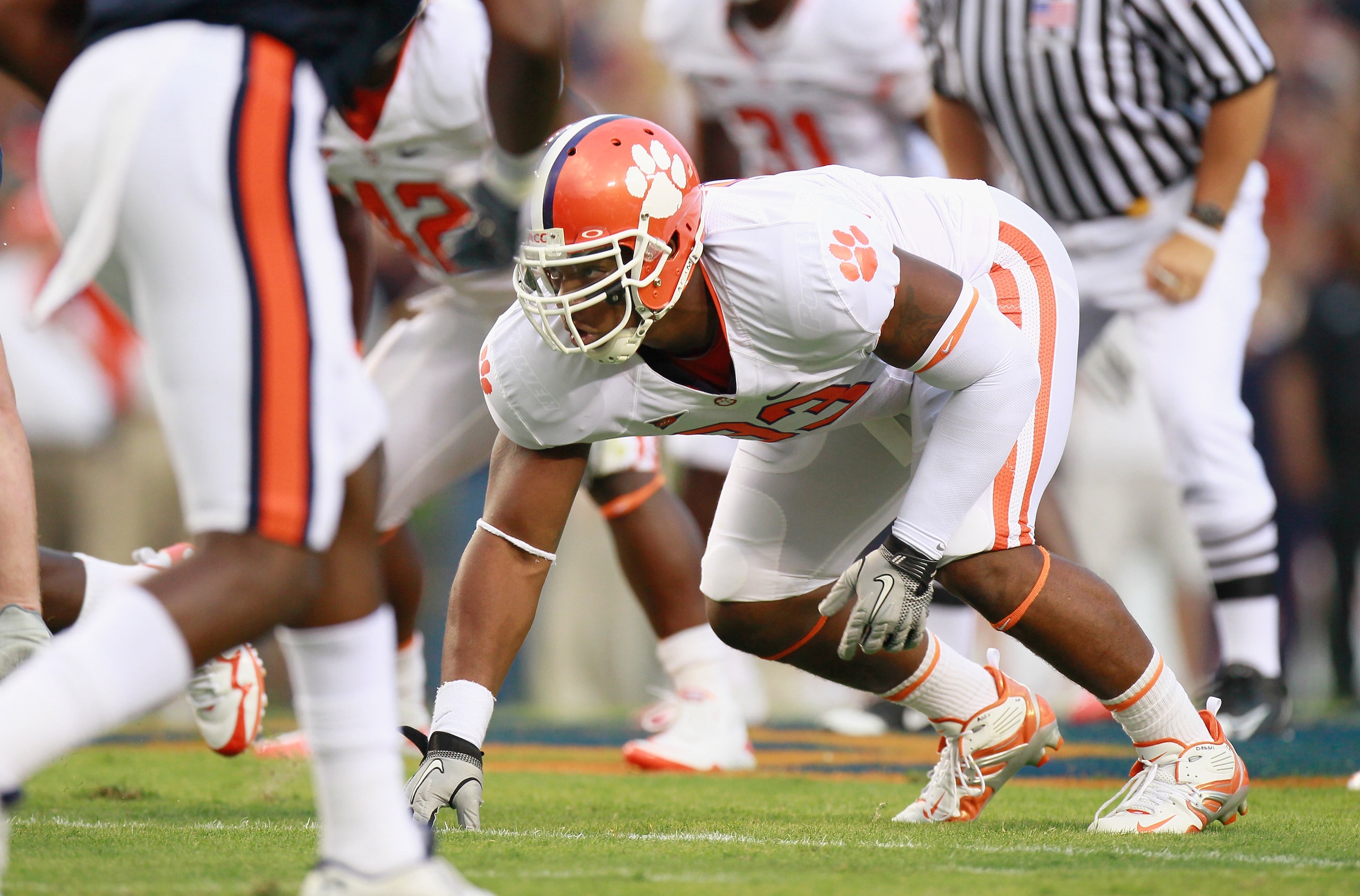 AUBURN, AL - SEPTEMBER 18: Da'Quan Bowers #93 of the Clemson Tigers against the Auburn Tigers at Jordan-Hare Stadium on September 18, 2010 in Auburn, Alabama. (Photo by Kevin C. Cox/Getty Images) AUBURN, AL - SEPTEMBER 18: Da'Quan Bowers #93 of the Clemson Tigers against the Auburn Tigers at Jordan-Hare Stadium on September 18, 2010 in Auburn, Alabama. (Photo by Kevin C. Cox/Getty Images)