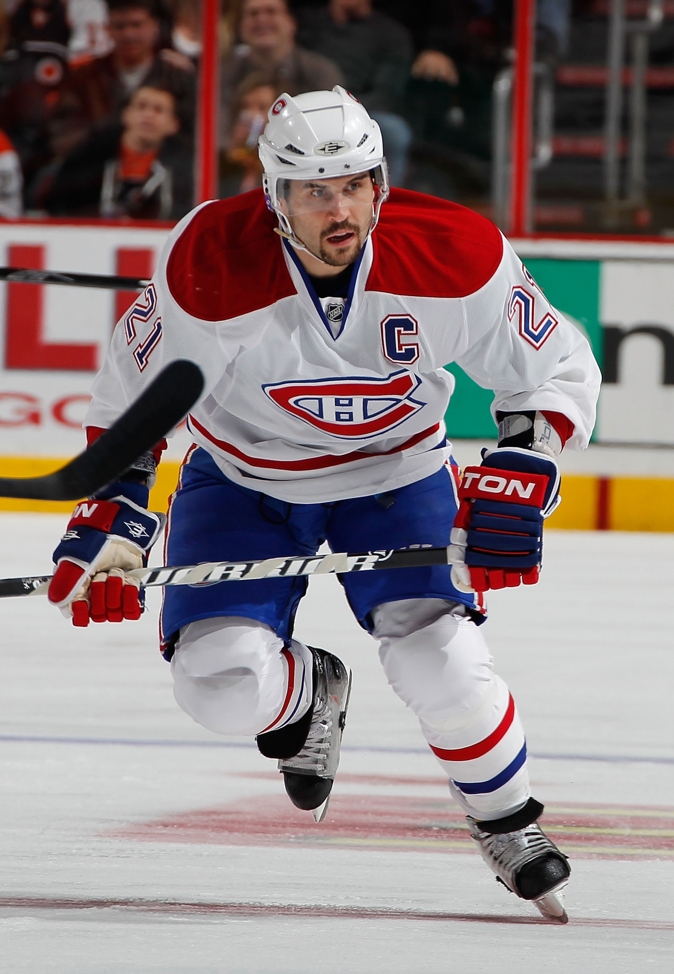 PHILADELPHIA, PA - JANUARY 25:  Brian Gionta #21 of the Montreal Canadiens skates in an NHL hockey game against the Philadelphia Flyers at the Wells Fargo Center on January 25, 2011 in Philadelphia, Pennsylvania.  (Photo by Paul Bereswill/Getty Images)