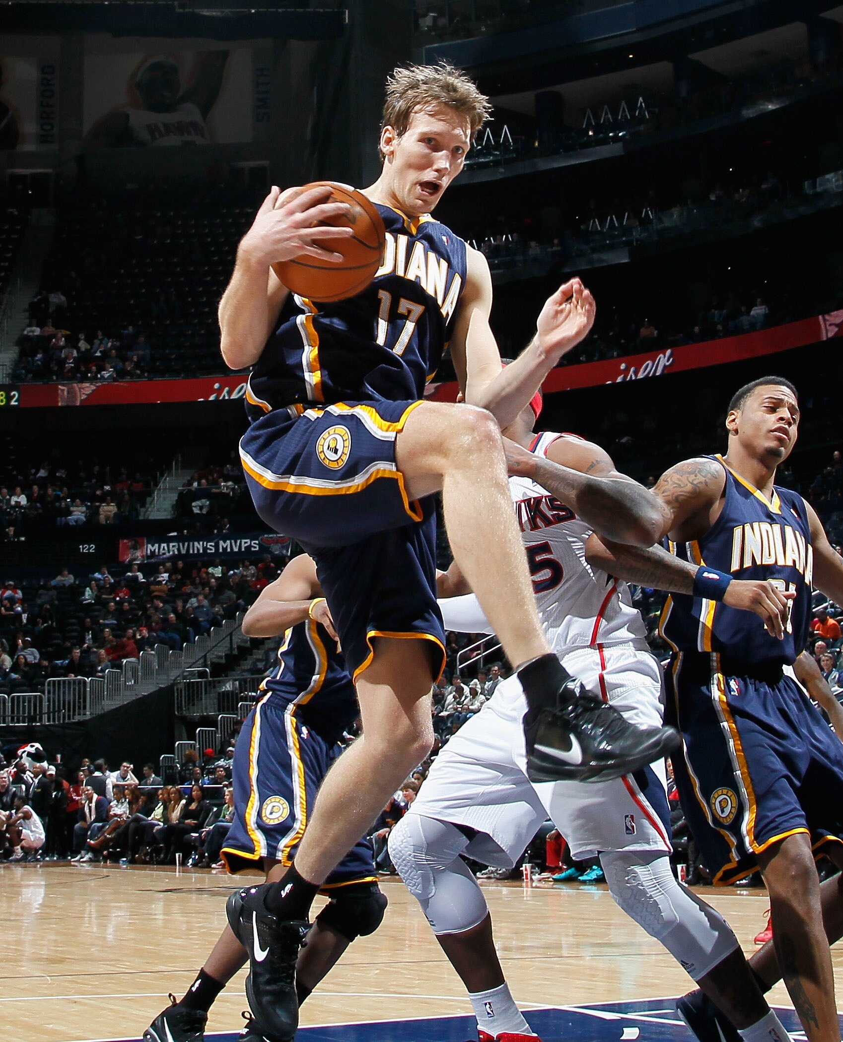 ATLANTA, GA - DECEMBER 11:  Mike Dunleavy #17 of the Indiana Pacers against the Atlanta Hawks at Philips Arena on December 11, 2010 in Atlanta, Georgia.  NOTE TO USER: User expressly acknowledges and agrees that, by downloading and/or using this Photograp