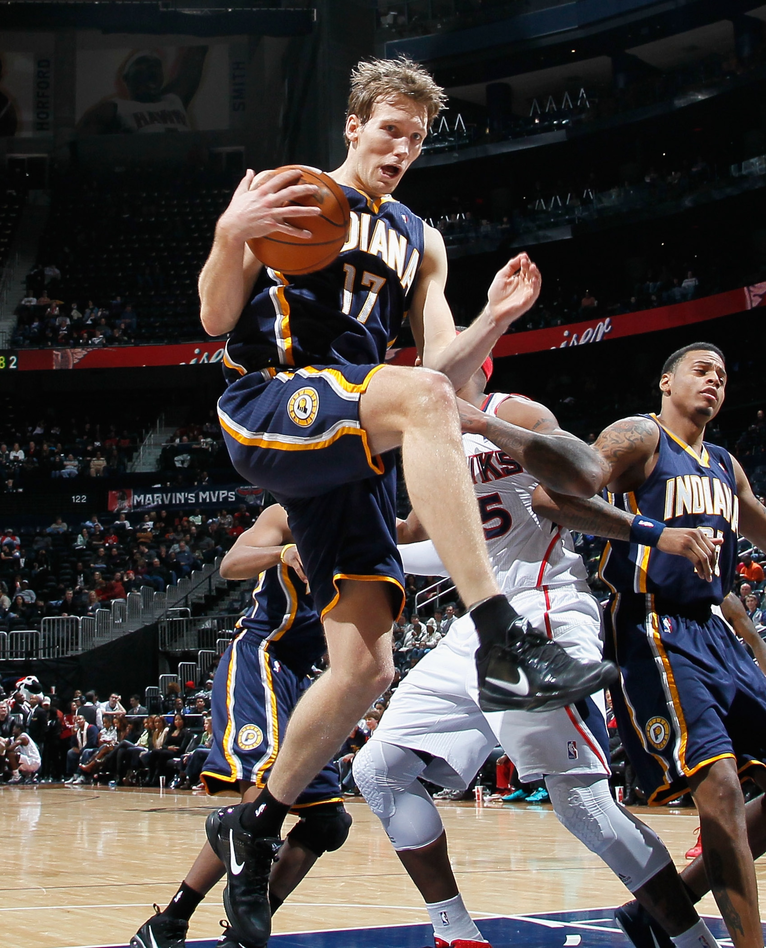 ATLANTA, GA - DECEMBER 11:  Mike Dunleavy #17 of the Indiana Pacers against the Atlanta Hawks at Philips Arena on December 11, 2010 in Atlanta, Georgia.  NOTE TO USER: User expressly acknowledges and agrees that, by downloading and/or using this Photograp