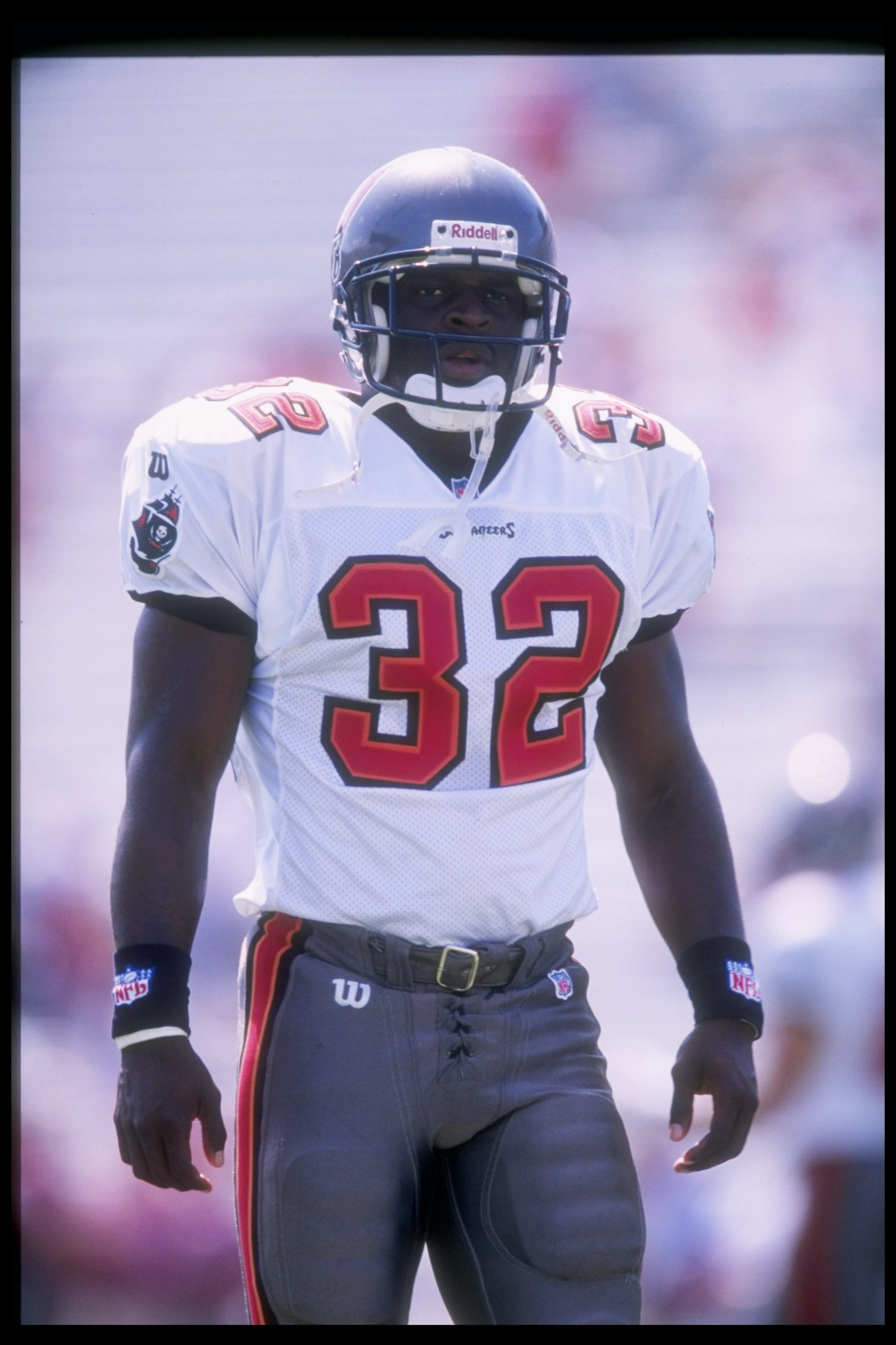 28 Sep 1997:  Running back Errict Rhett of the Tampa Bay Buccaneers during the Buccaneers 19-18 win over the Arizona Cardinals at Houlihan''s Stadium in Tampa, Florida. Mandatory Credit: Andy Lyons  /Allsport