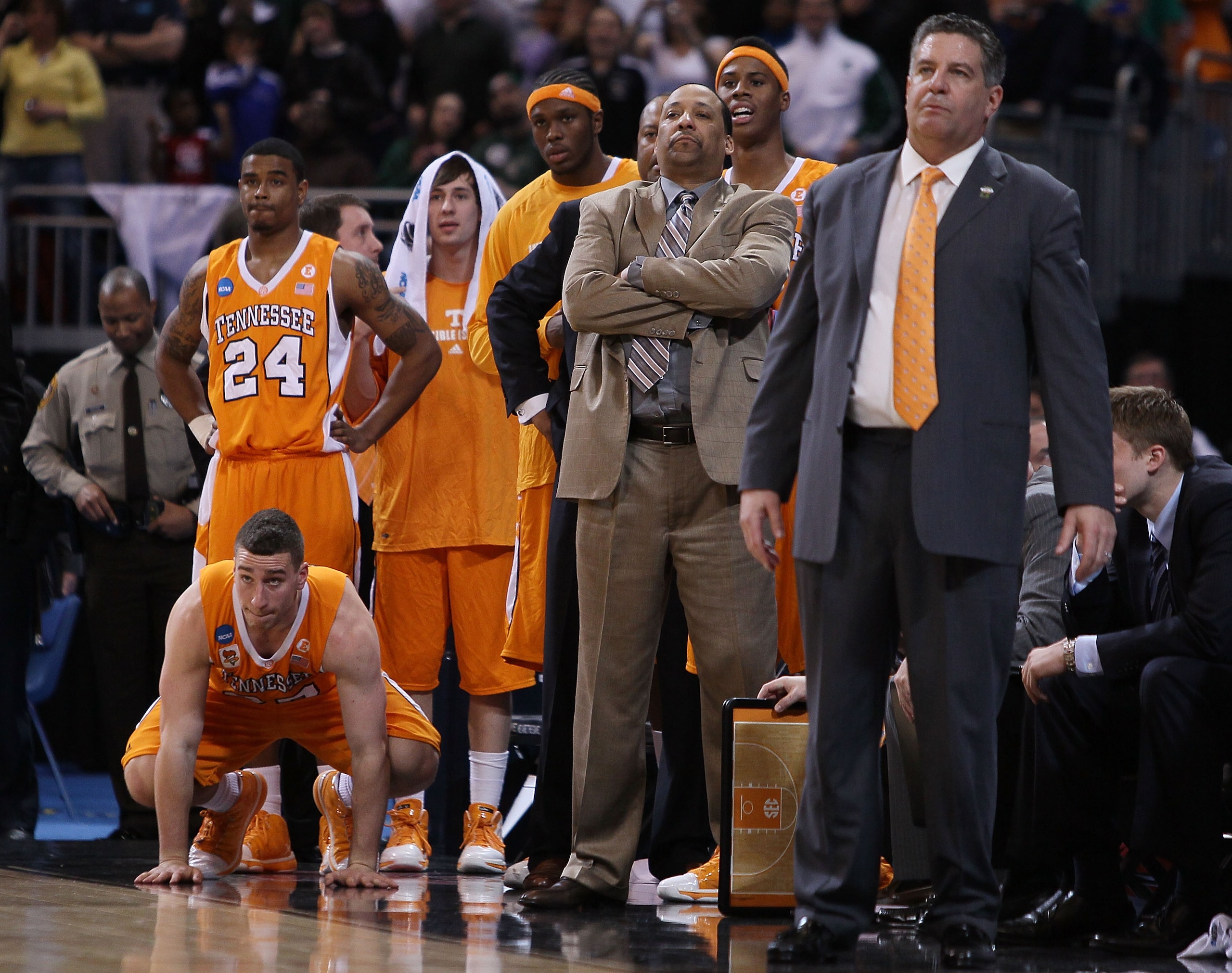 ST. LOUIS - MARCH 28:  Head coach Bruce Pearl of the Tennessee Volunteers and the rest of his bench watch as the Michigan State Spartans shoot a free throw during the midwest regional final of the 2010 NCAA men's basketball tournament at the Edward Jones