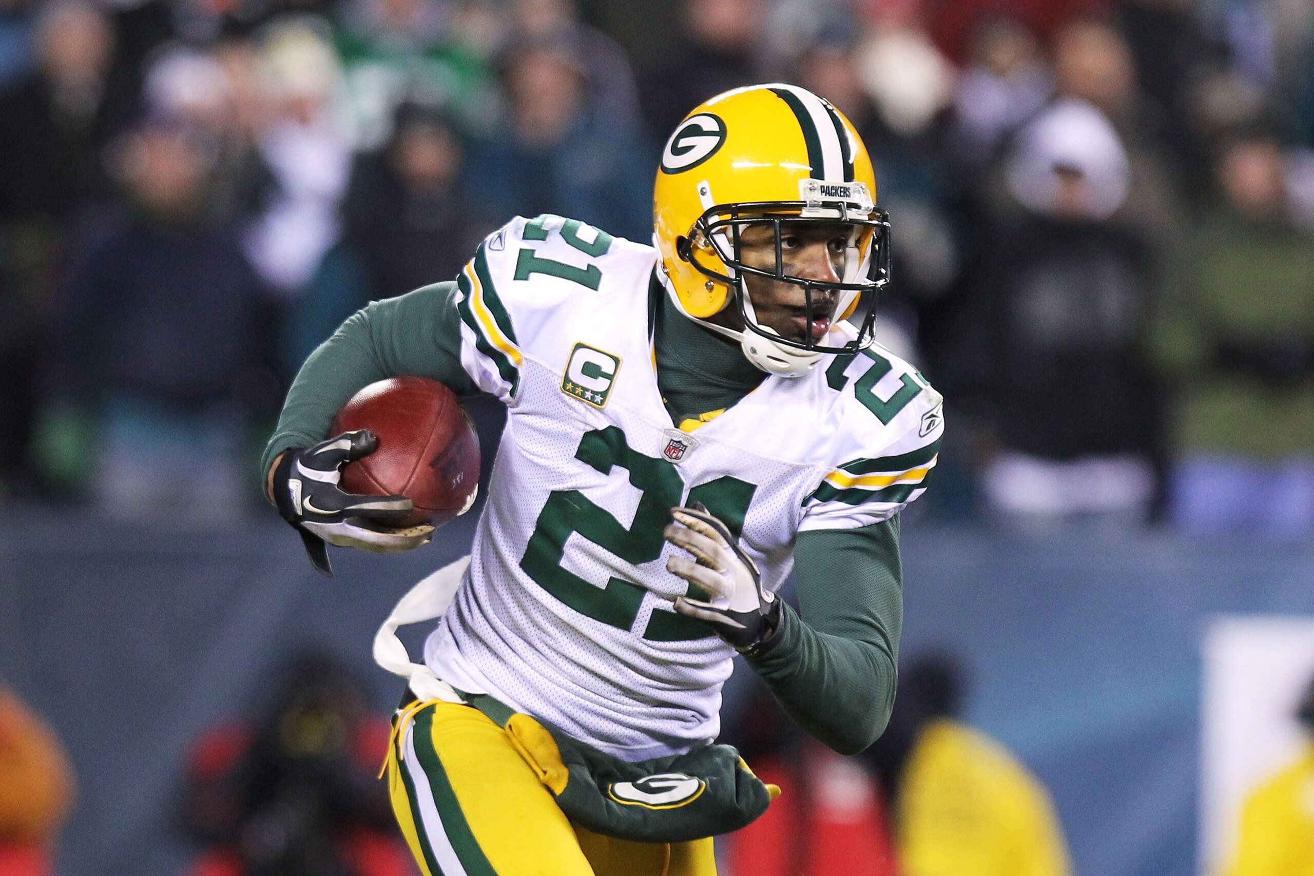 PHILADELPHIA, PA - JANUARY 09:  Charles Woodson #21 of the Green Bay Packers runs down field against the Philadelphia Eagles during the 2011 NFC wild card playoff game at Lincoln Financial Field on January 9, 2011 in Philadelphia, Pennsylvania.  (Photo by