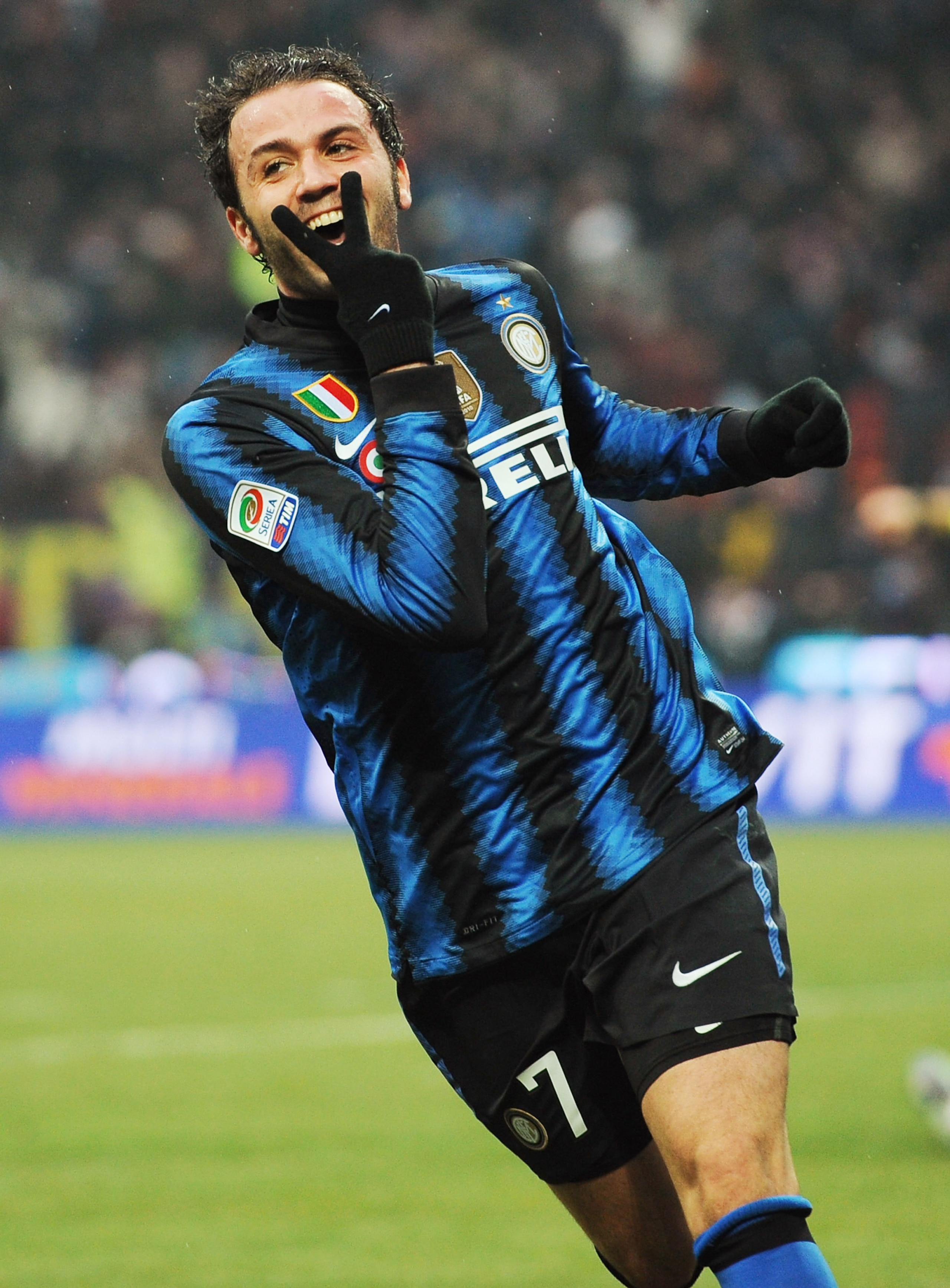 MILAN, ITALY - JANUARY 30:  Giampaolo Pazzini of Internazionale celebrates after scoring the equalizing goal (2:2) during the Serie A match between FC Internazionale Milano and US Citta di Palermo at Stadio Giuseppe Meazza on January 30, 2011 in Milan, It