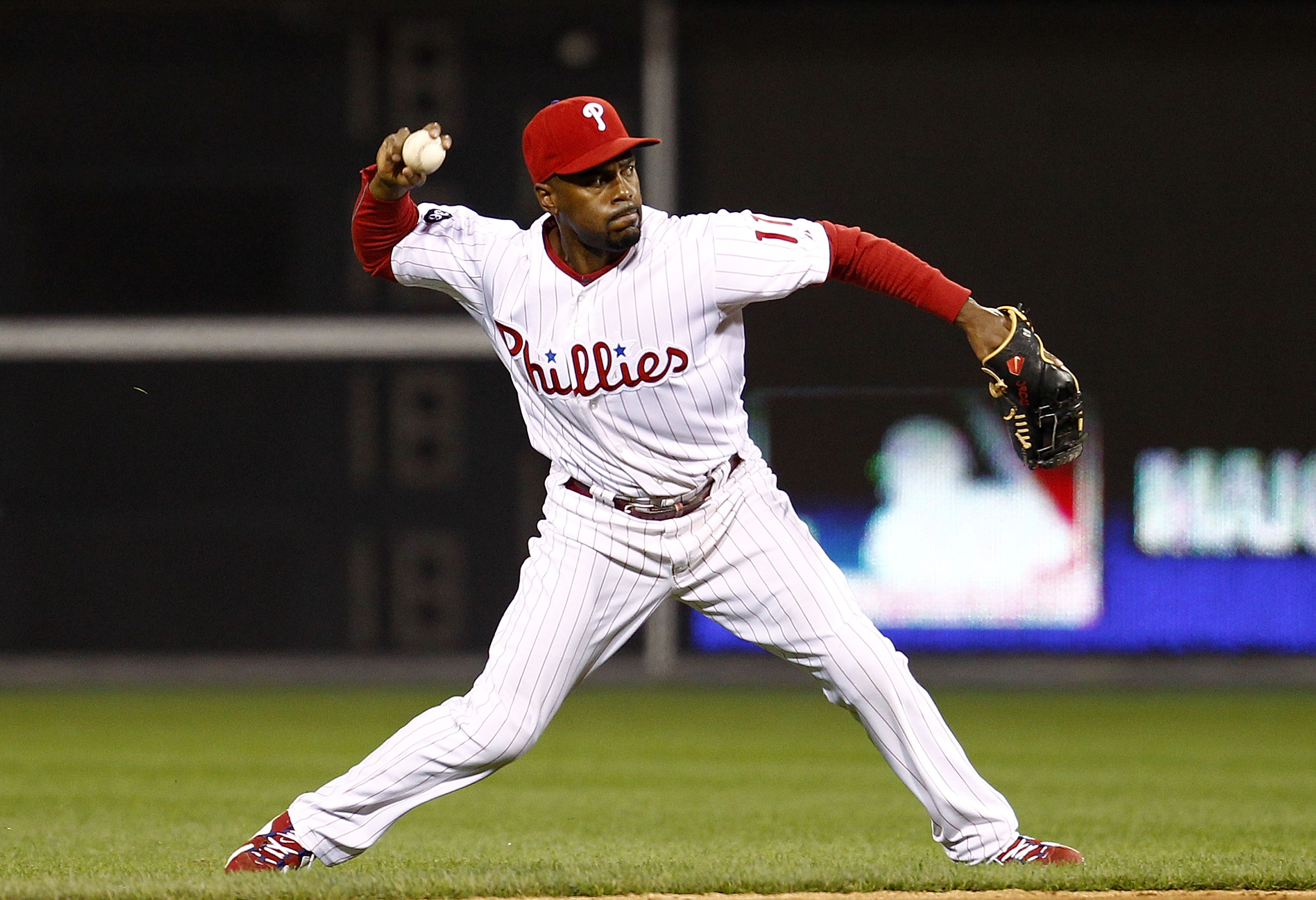 Phillies haven't folded, so Jimmy Rollins wants to stay