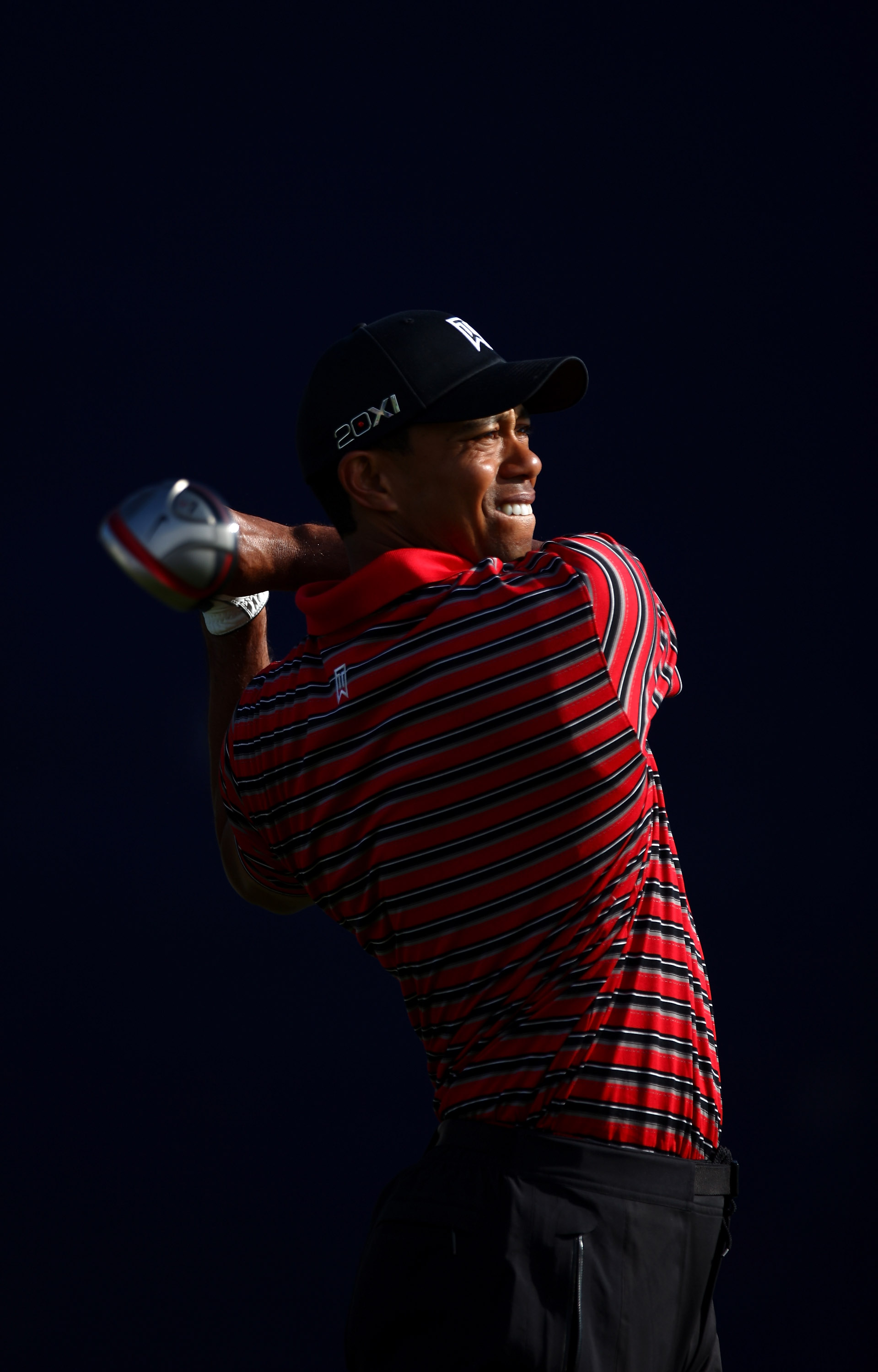 LA JOLLA, CA - JANUARY 30:  Tiger Woods tees off the 7th hole during the final round of the Farmers Insurance Open at the Torrey Pines South Course on January 30, 2011 in La Jolla, California.  (Photo by Donald Miralle/Getty Images)