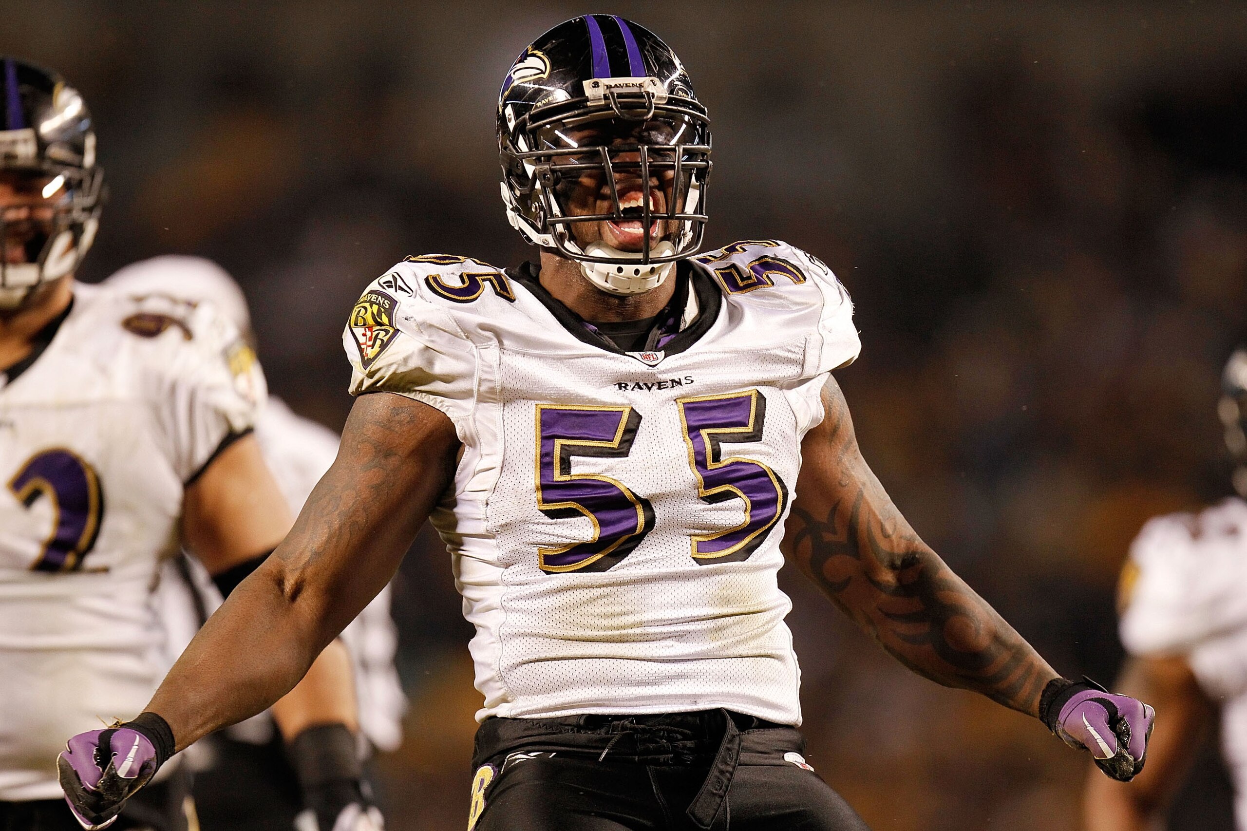 PITTSBURGH, PA - JANUARY 15:  Linebacker Terrell Suggs #55 of the Baltimore Ravens reacts after sacking quarterback Ben Roethlisberger #7 of the Pittsburgh Steelers during the AFC Divisional Playoff Game at Heinz Field on January 15, 2011 in Pittsburgh, P