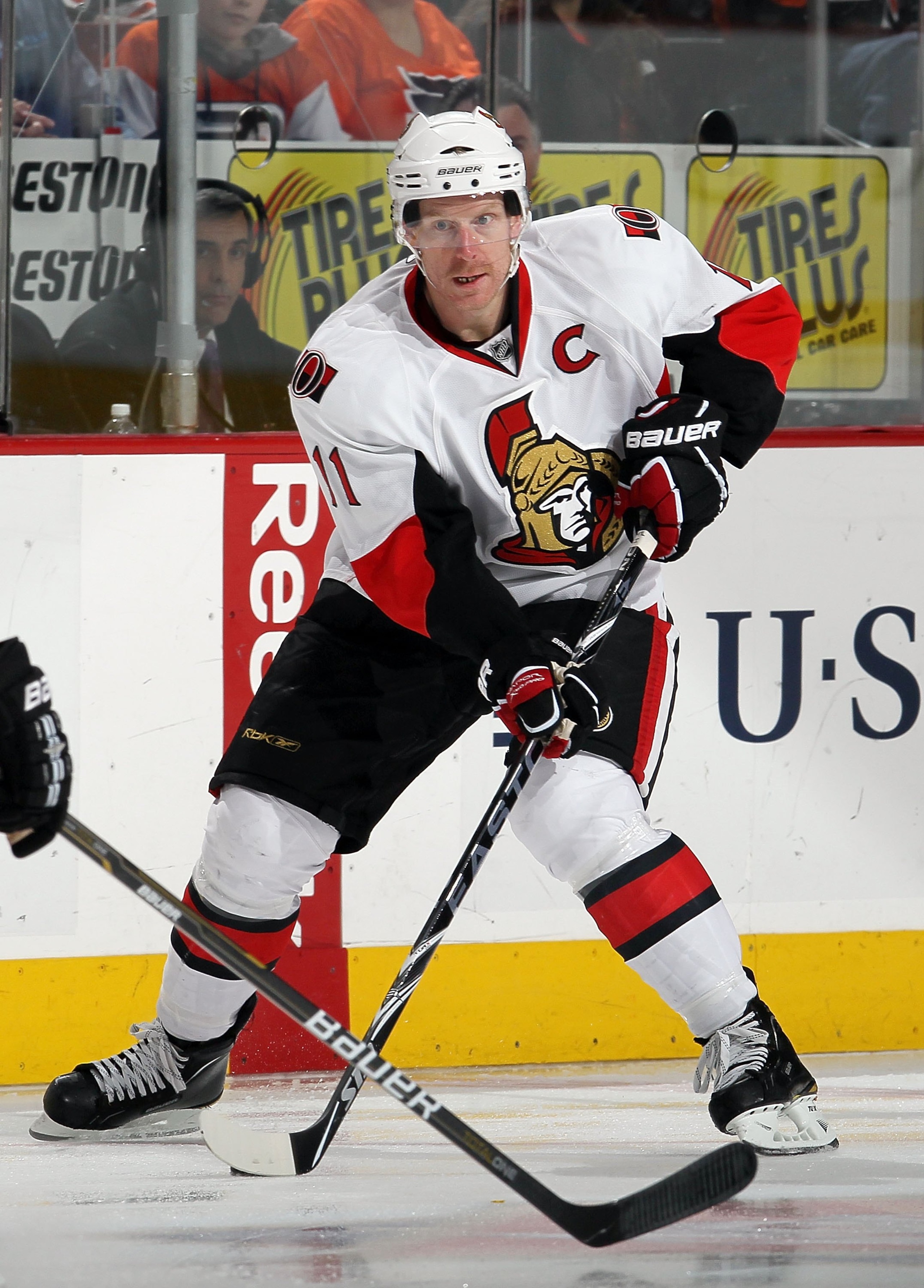 PHILADELPHIA, PA - JANUARY 20:  Daniel Alfredsson #11 of the Ottawa Senators skates against the Philadelphia Flyers on January 20, 2011 at Wells Fargo Center in Philadelphia, Pennsylvania.  (Photo by Jim McIsaac/Getty Images)