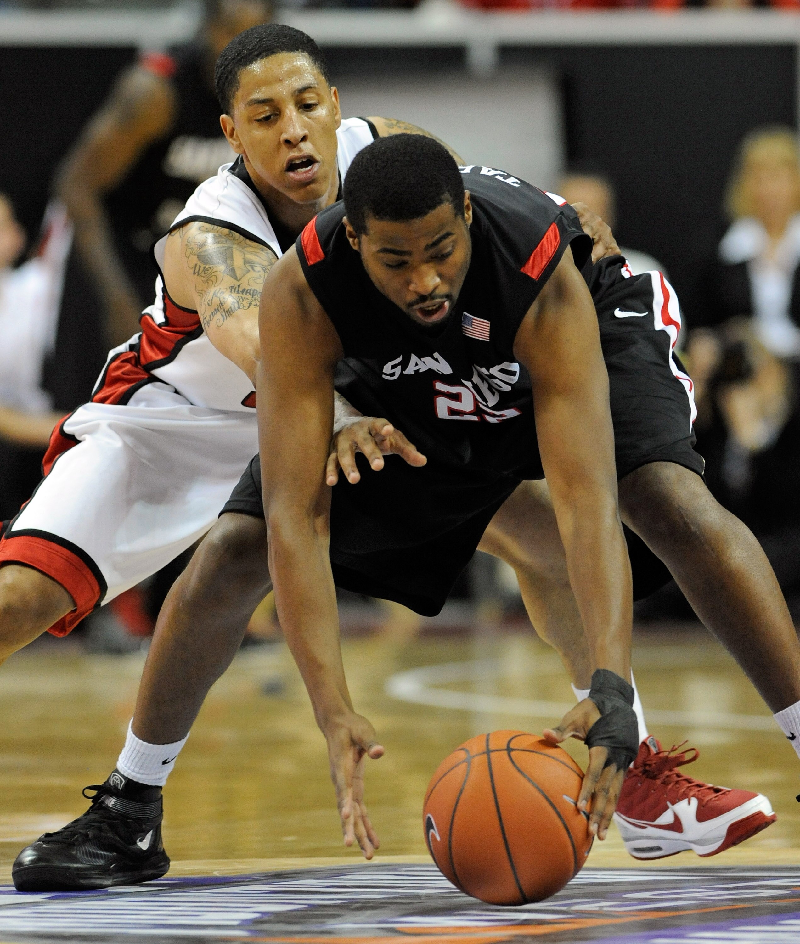 LAS VEGAS - MARCH 13:  Tre'Von Willis #33 of the UNLV Rebels tries to steal the ball from Chase Tapley #22 of the San Diego State Aztecs during the championship game of the Conoco Mountain West Conference Basketball tournament at the Thomas & Mack Center