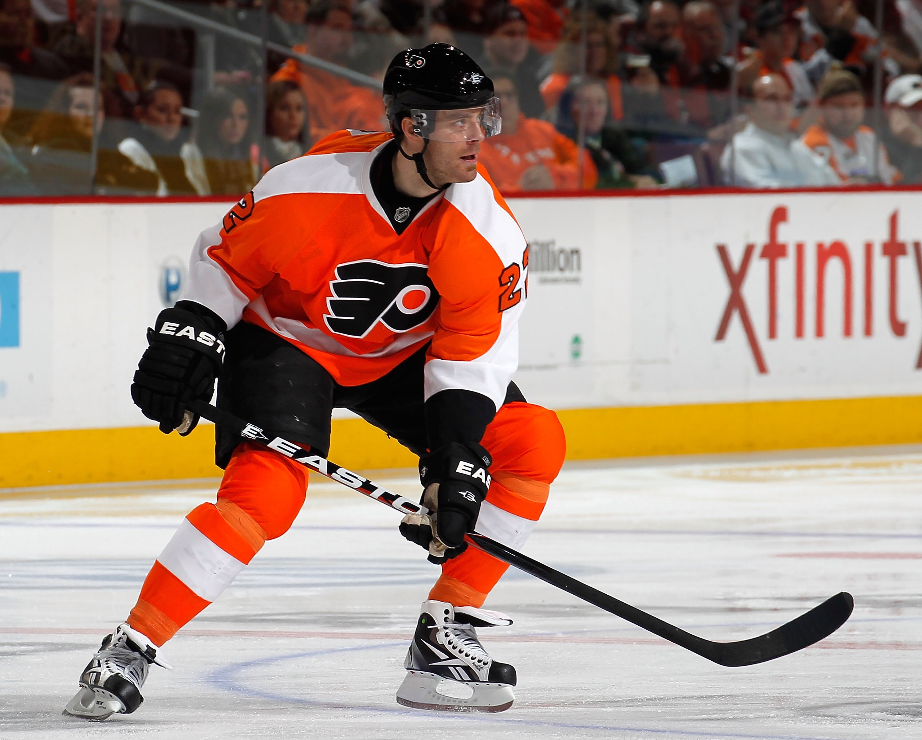 PHILADELPHIA, PA - JANUARY 25:  Ville Leino #22 of the Philadelphia Flyers skates during an NHL hockey game against the Montreal Canadiens at the Wells Fargo Center on January 25, 2011 in Philadelphia, Pennsylvania.  (Photo by Paul Bereswill/Getty Images)