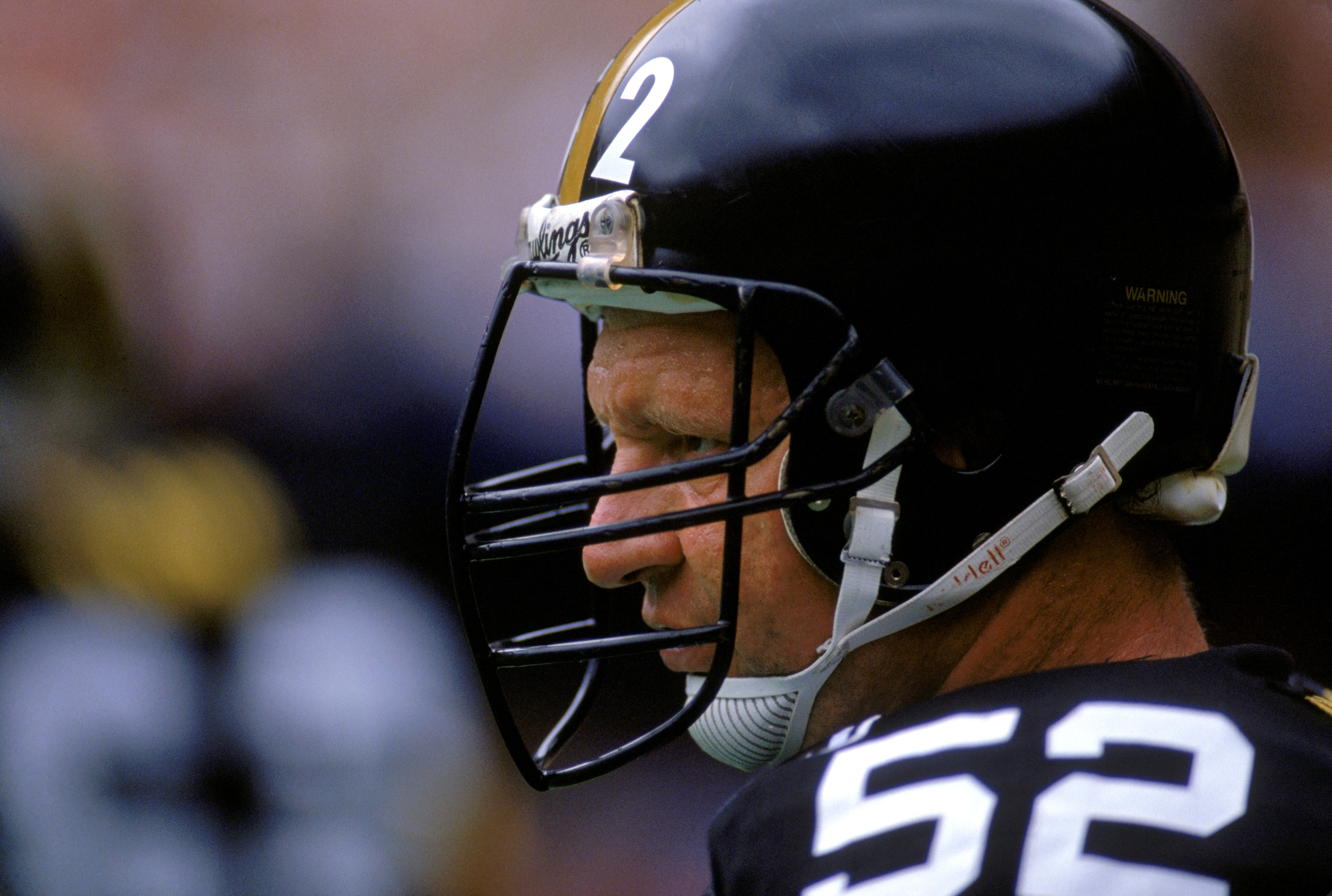 PITTSBURG - SEPTEMBER 4: Offensive lineman Mike Webster #52 of the Pittsburgh Steelers looks on during a game against the Dallas Cowboys at Three Rivers Stadium on September 4, 1988 in Pittsburgh, Pennsylvania. The Steelers won 24-21. (Photo by Mike Po PITTSBURG - SEPTEMBER 4: Offensive lineman Mike Webster #52 of the Pittsburgh Steelers looks on during a game against the Dallas Cowboys at Three Rivers Stadium on September 4, 1988 in Pittsburgh, Pennsylvania. The Steelers won 24-21. (Photo by Mike Po